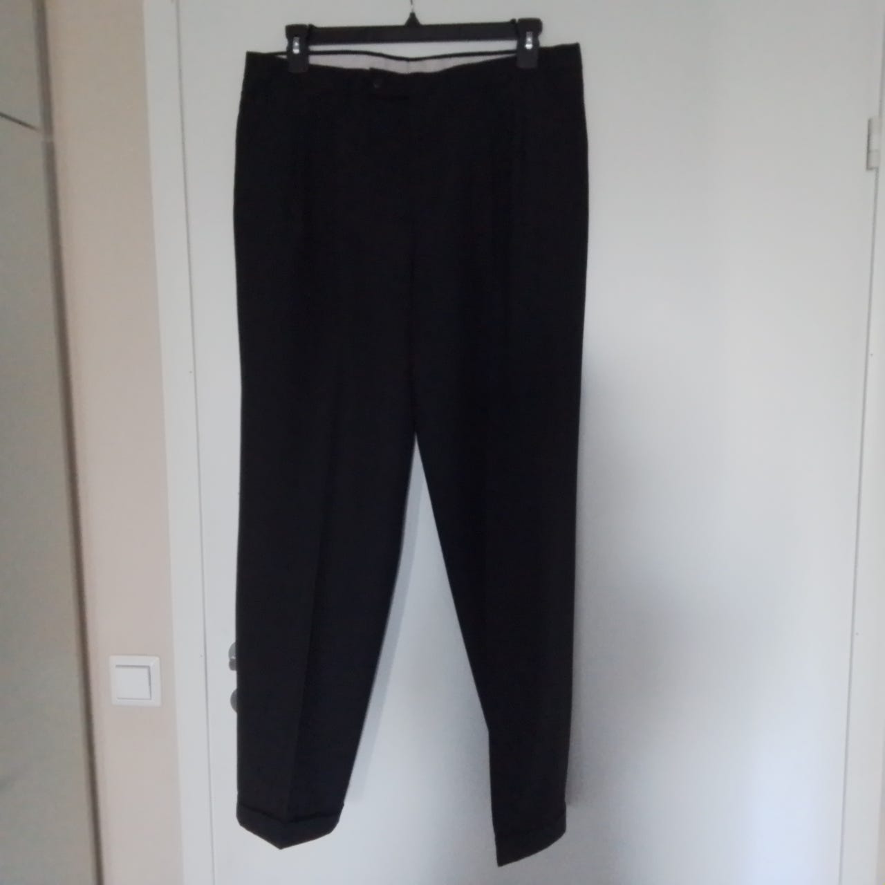 Miesten mustat housut koko XL vyötärö 97 cm