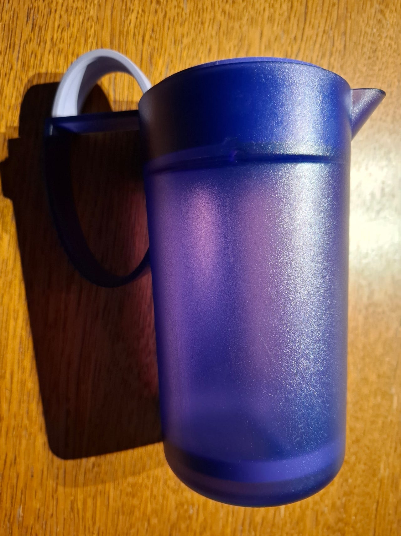 Tupperware kannu siivilällä muovi sininen