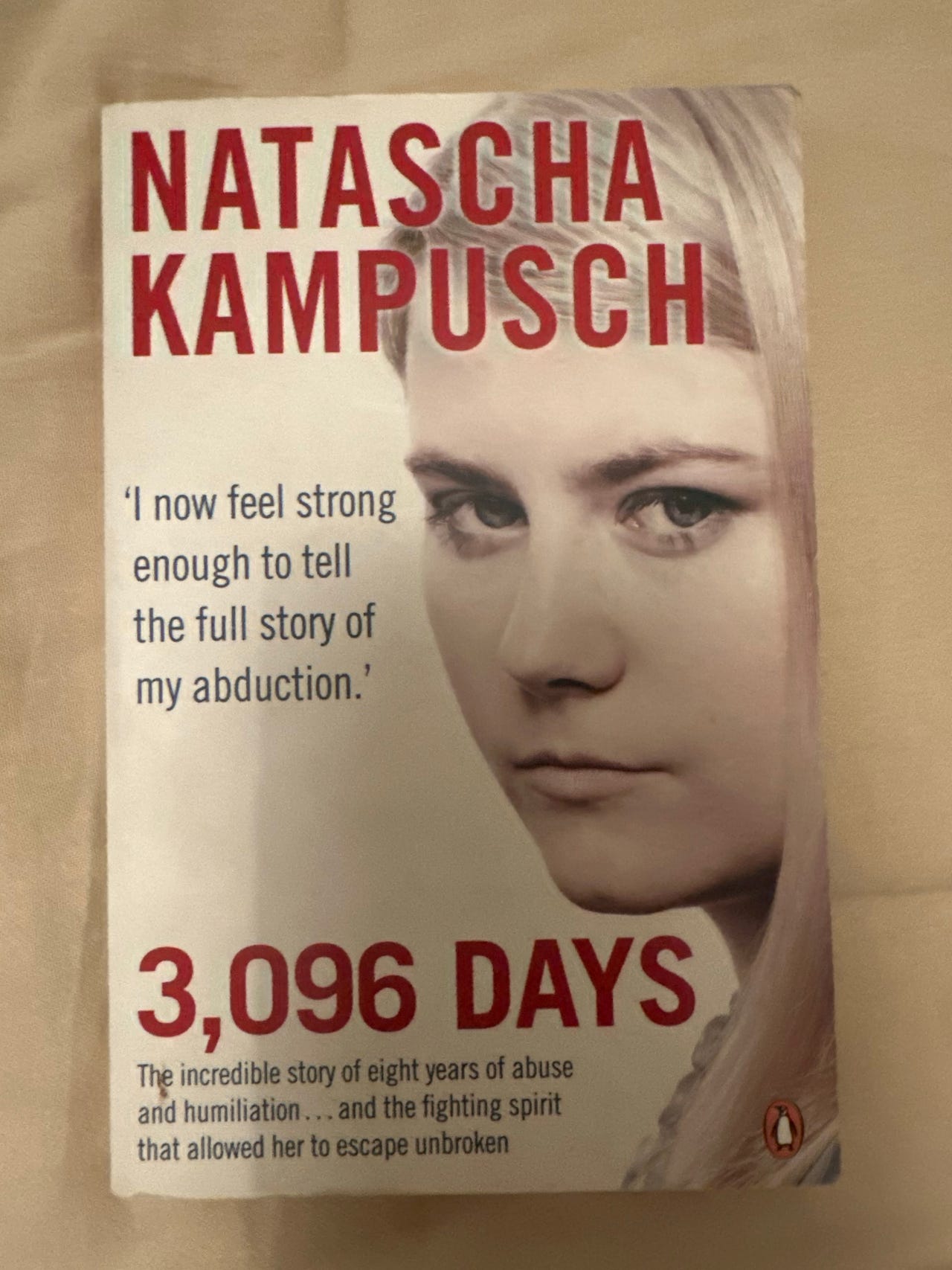 Natascha Kampusch 3,096 Days pokkari englanninkielinen kirja