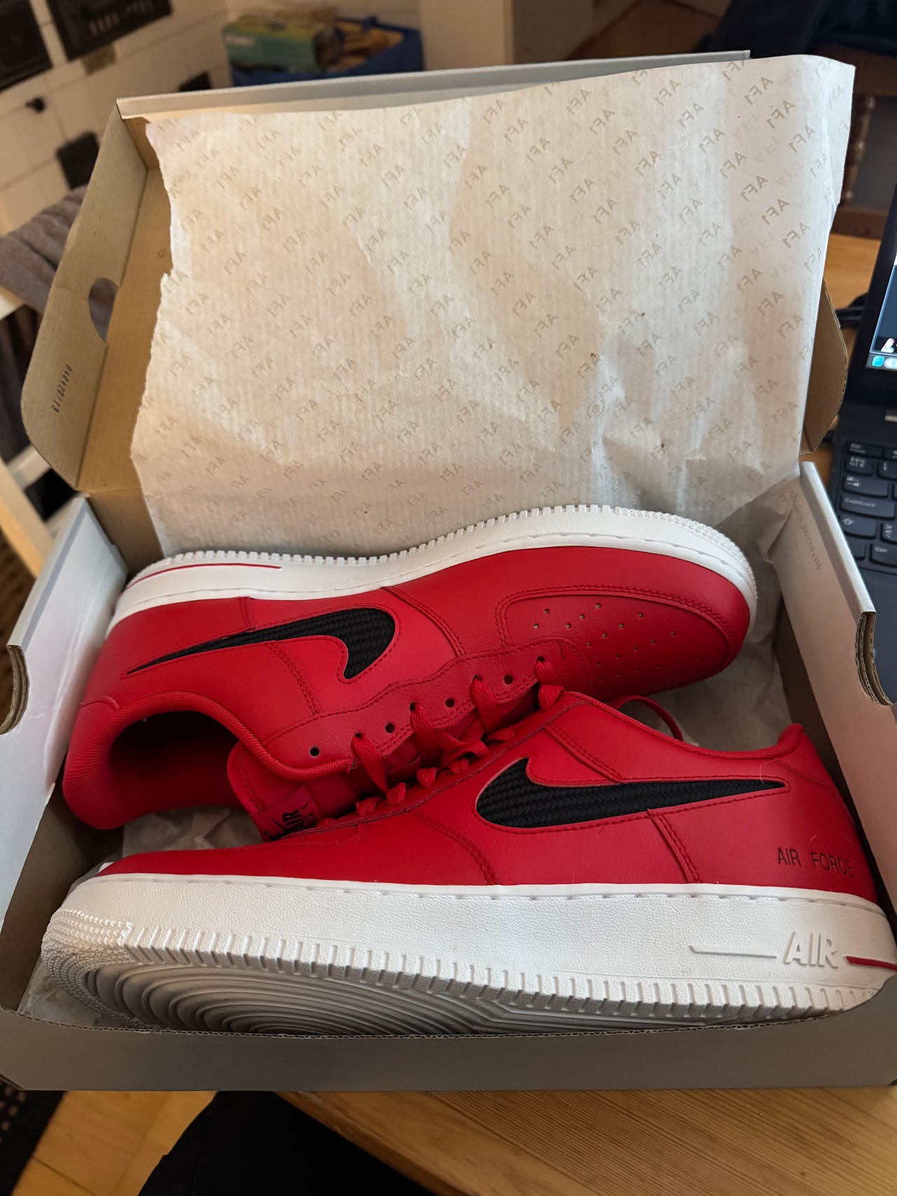 Nike air force 1 ’07 LV8 red/black-white