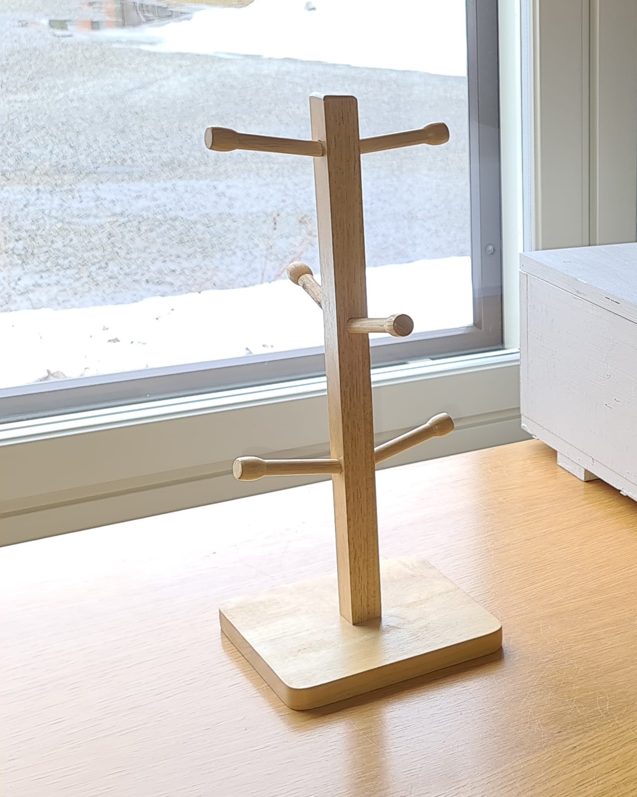 Puinen kuppi/mukiteline, korkeus 35,5 cm
