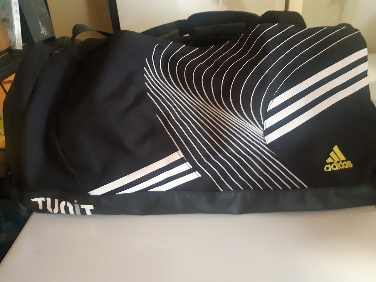 Adidas treenikassi