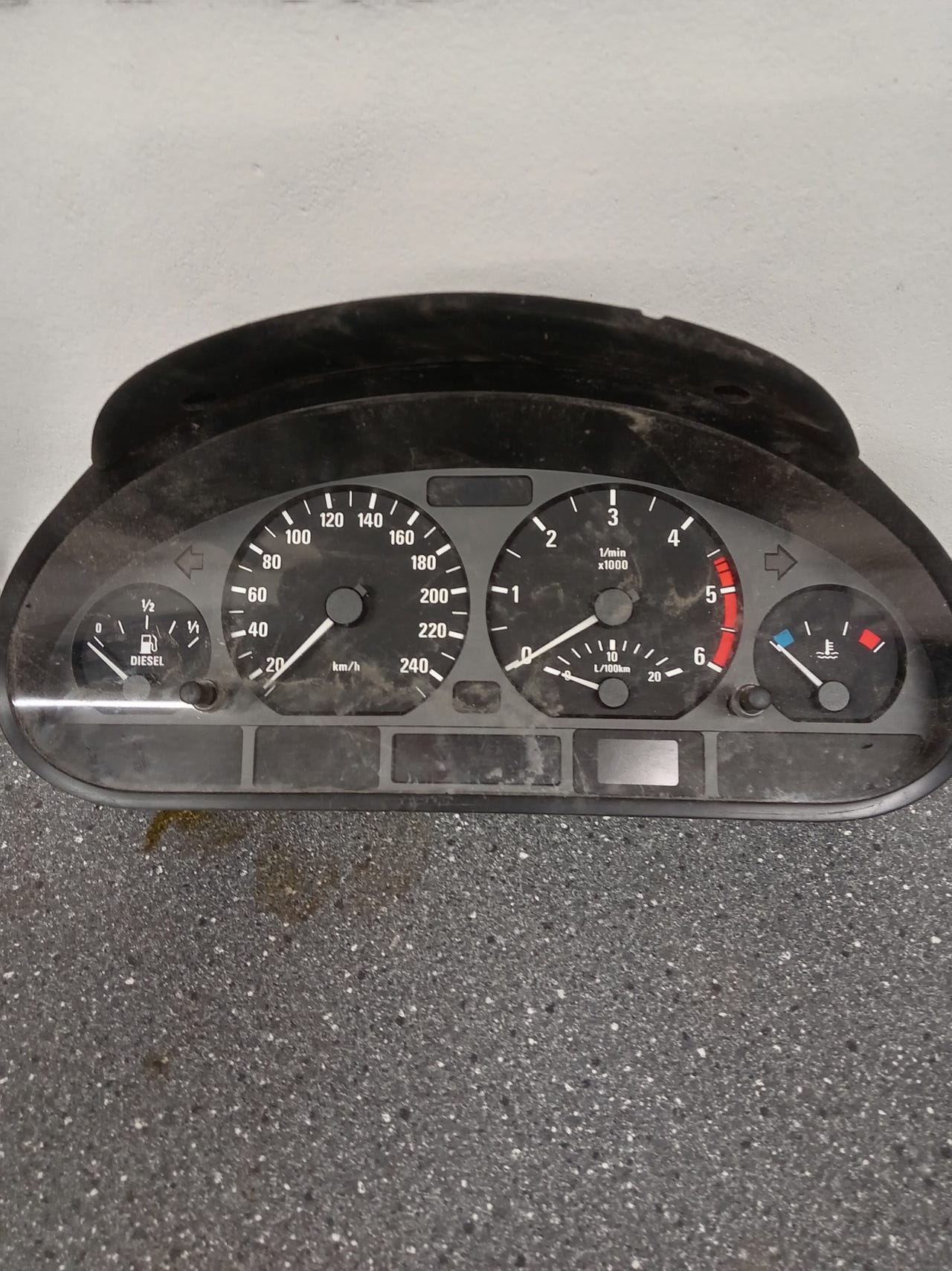 E46 330D mittaristo