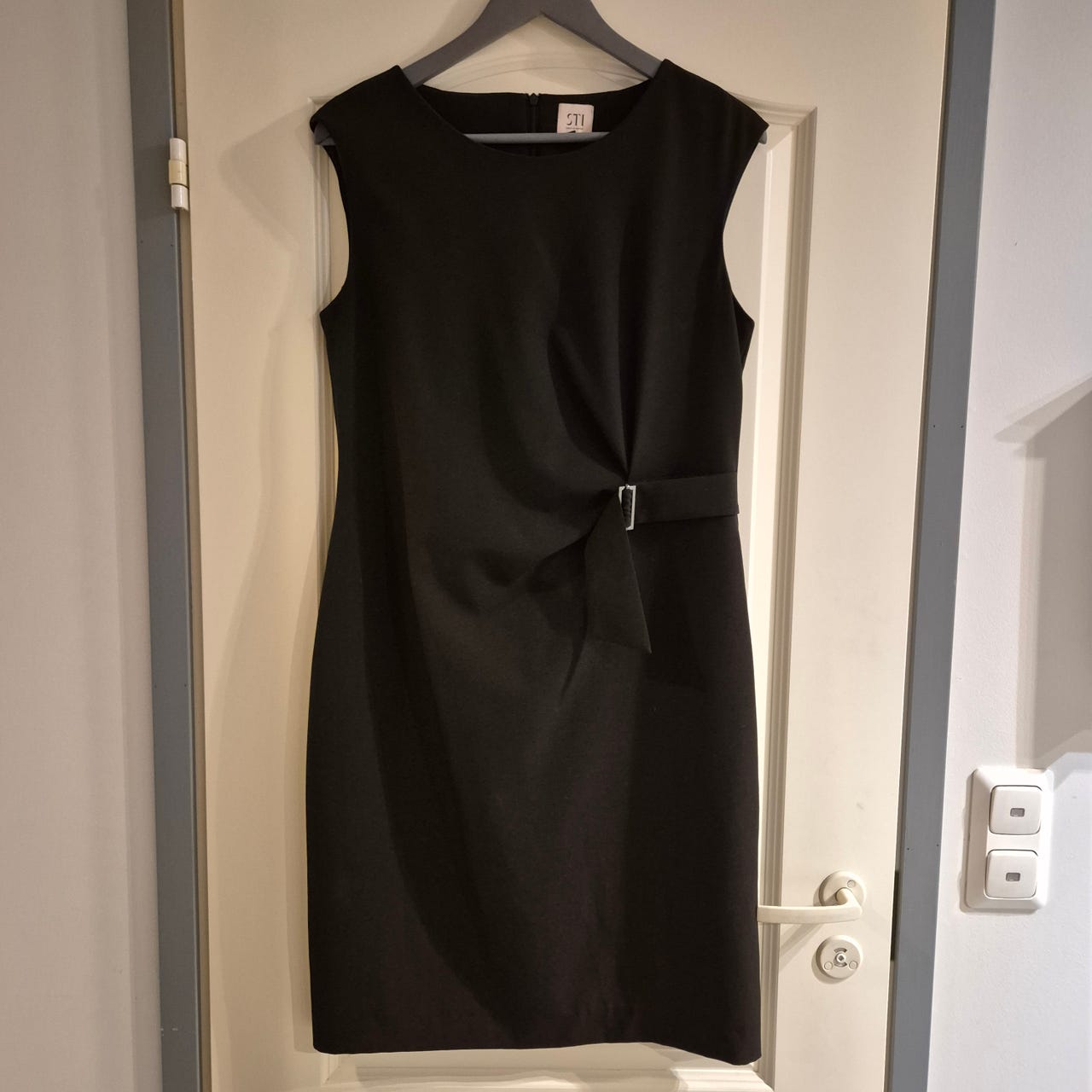 S.T.I. Hihaton musta mekko (40)