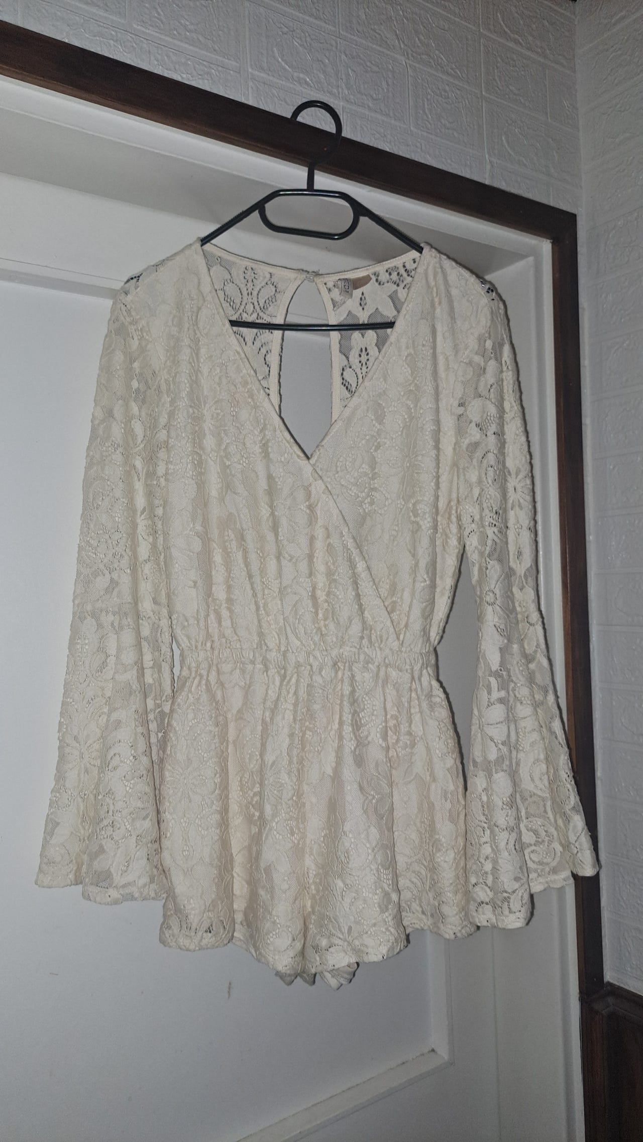 Vaaleankeltainen H & M pitsibody (S/36)