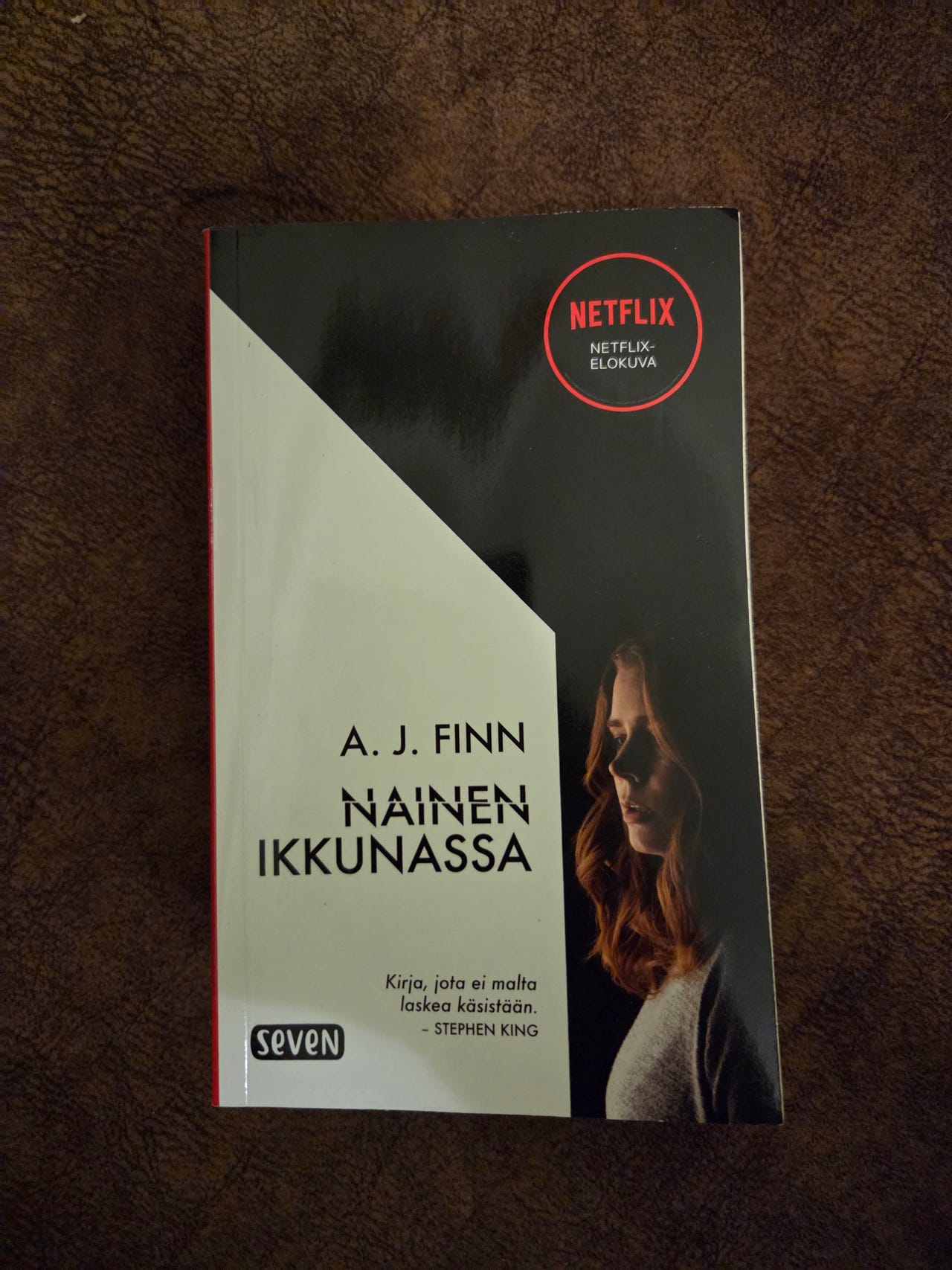 A. J. Finn Nainen ikkunassa pokkari