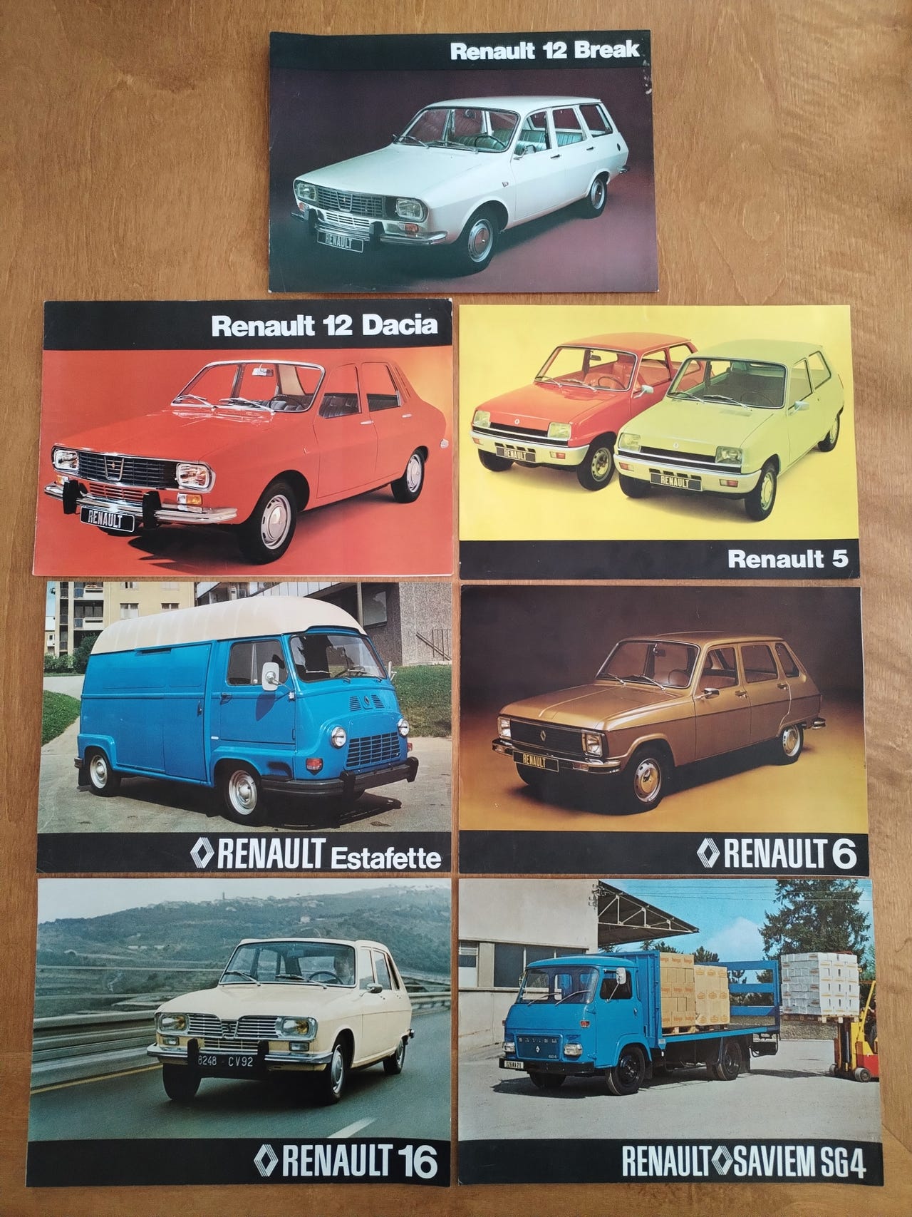 Renault myyntiesitteitä 7 kpl