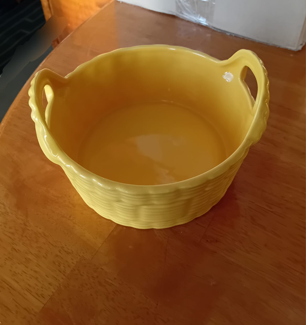 Keltainen kori pääsiäiskori keraaminen retro Ikea