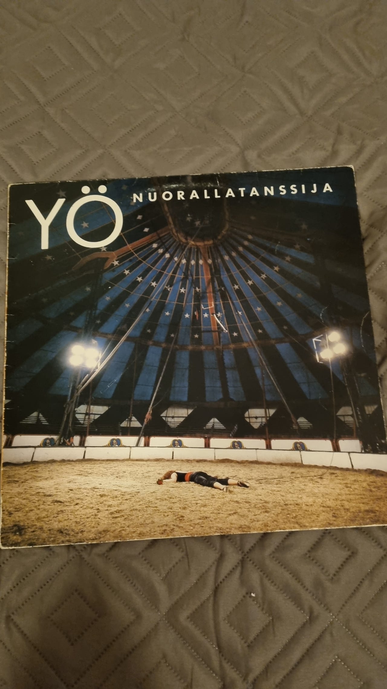 Yö Nuorallatanssija vinyylilevy