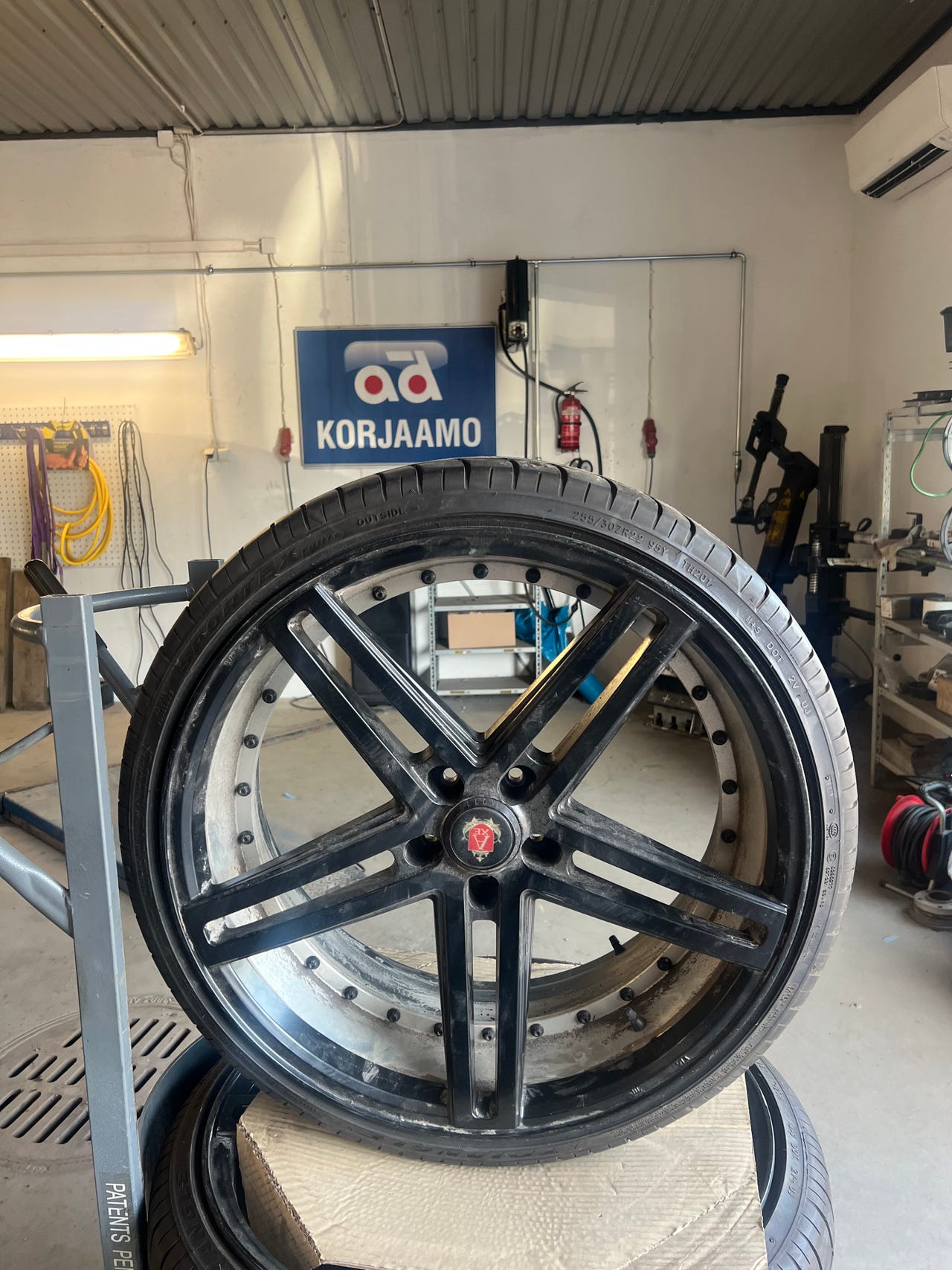 AXE Wheels 9”22 Audi MB VW 5”112 mm 255/30 22 kesärenkailla 4 kpl