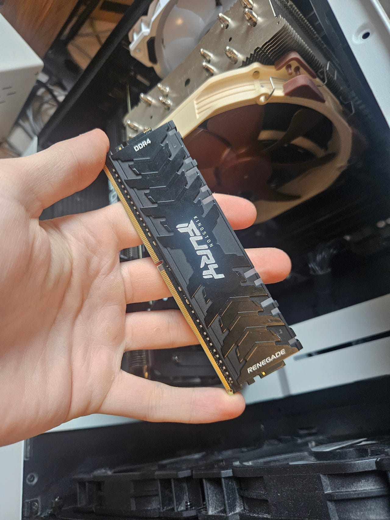 DDR4 1*32gb 3600mhz Kingston fury renegade MYÖS VAIHTO DDR5/gpu | Tori