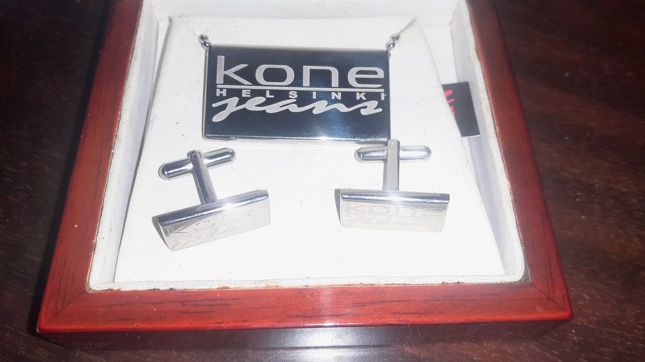 kone helsinki jeans kaulakoru ja kalvosinnapit 2kpl