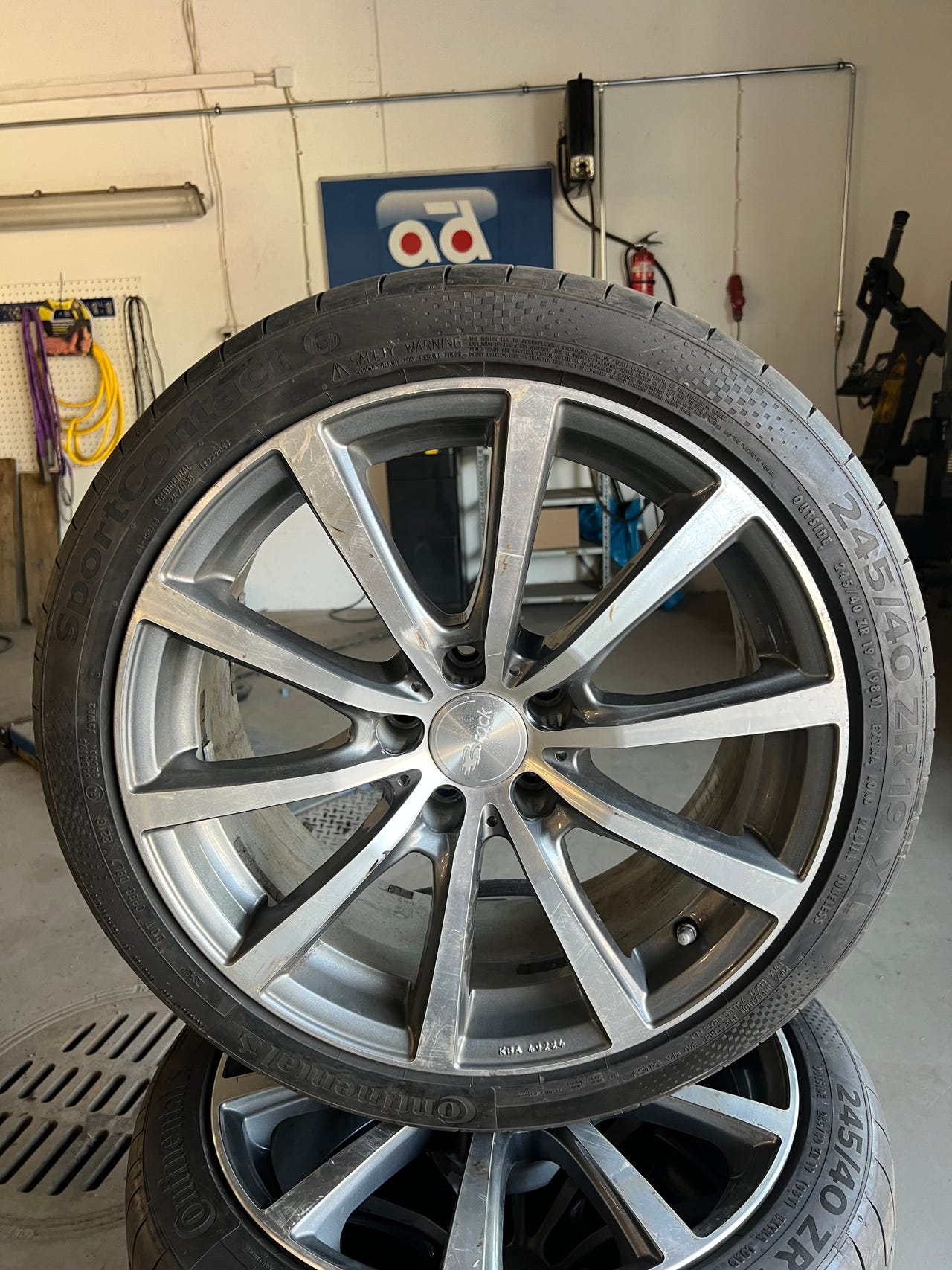 BMW 19” Brock Alumiinivannesarja 245/40 19 Continental kesärenkai