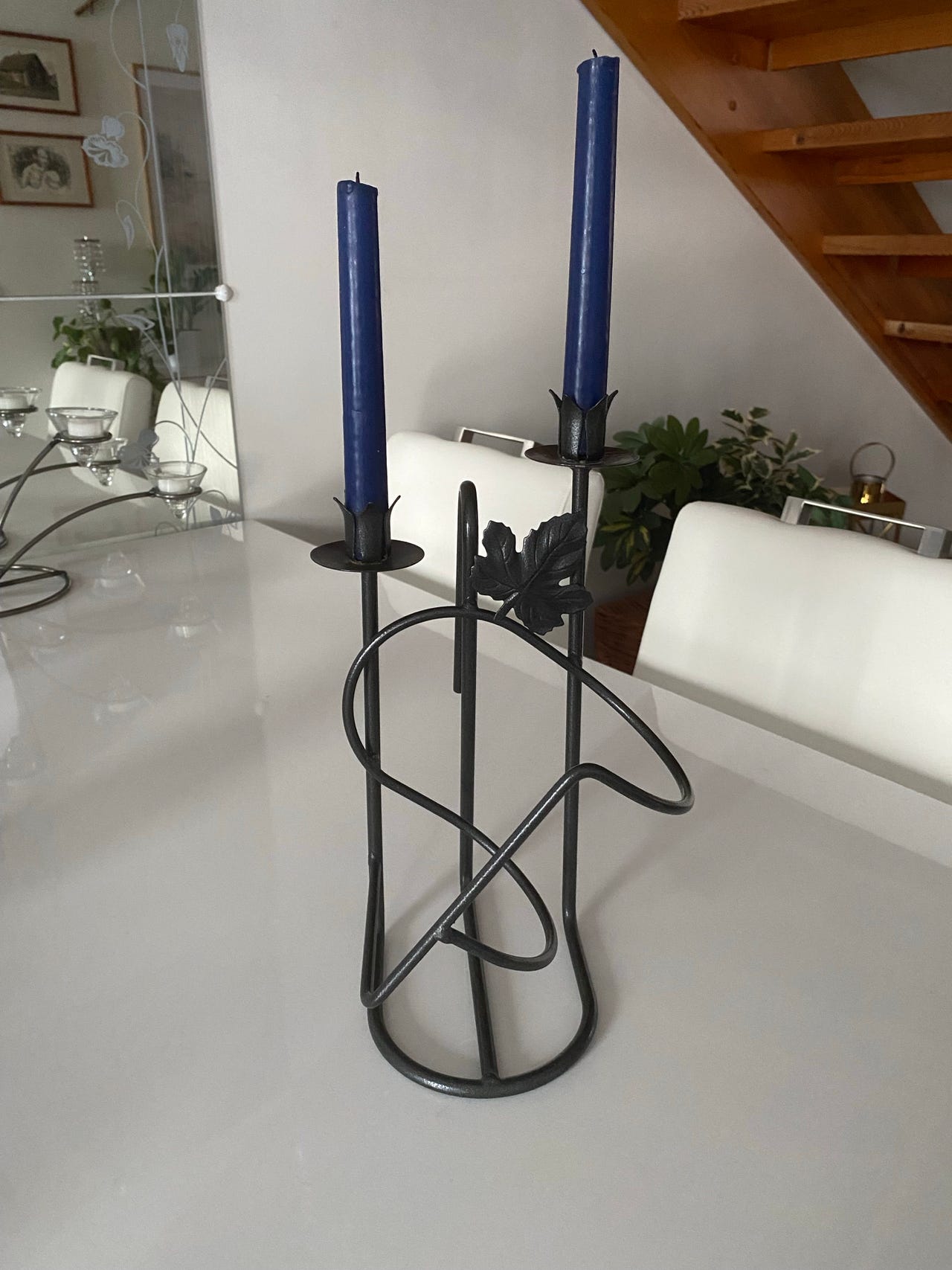 Kynttilänjalka viinipullotelineellä