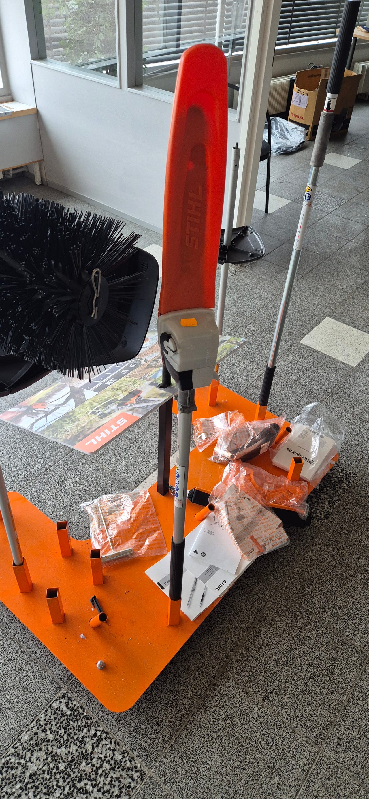 Oksasaha Stihl  HT-KM