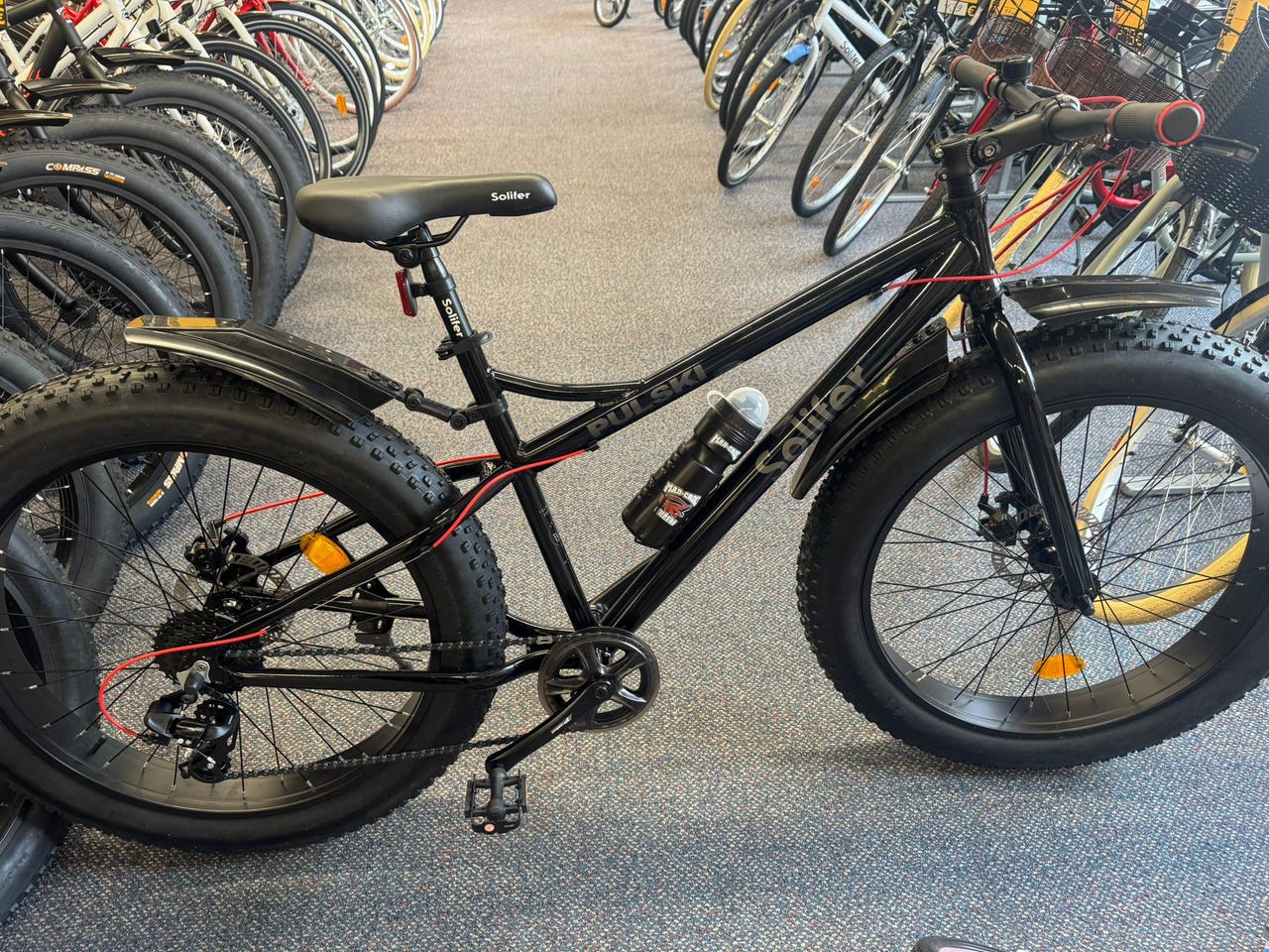 SOLIFER FATBIKE 26 PULSKI 8-VAIHTEINEN MUSTA JA VALKOINEN 2026