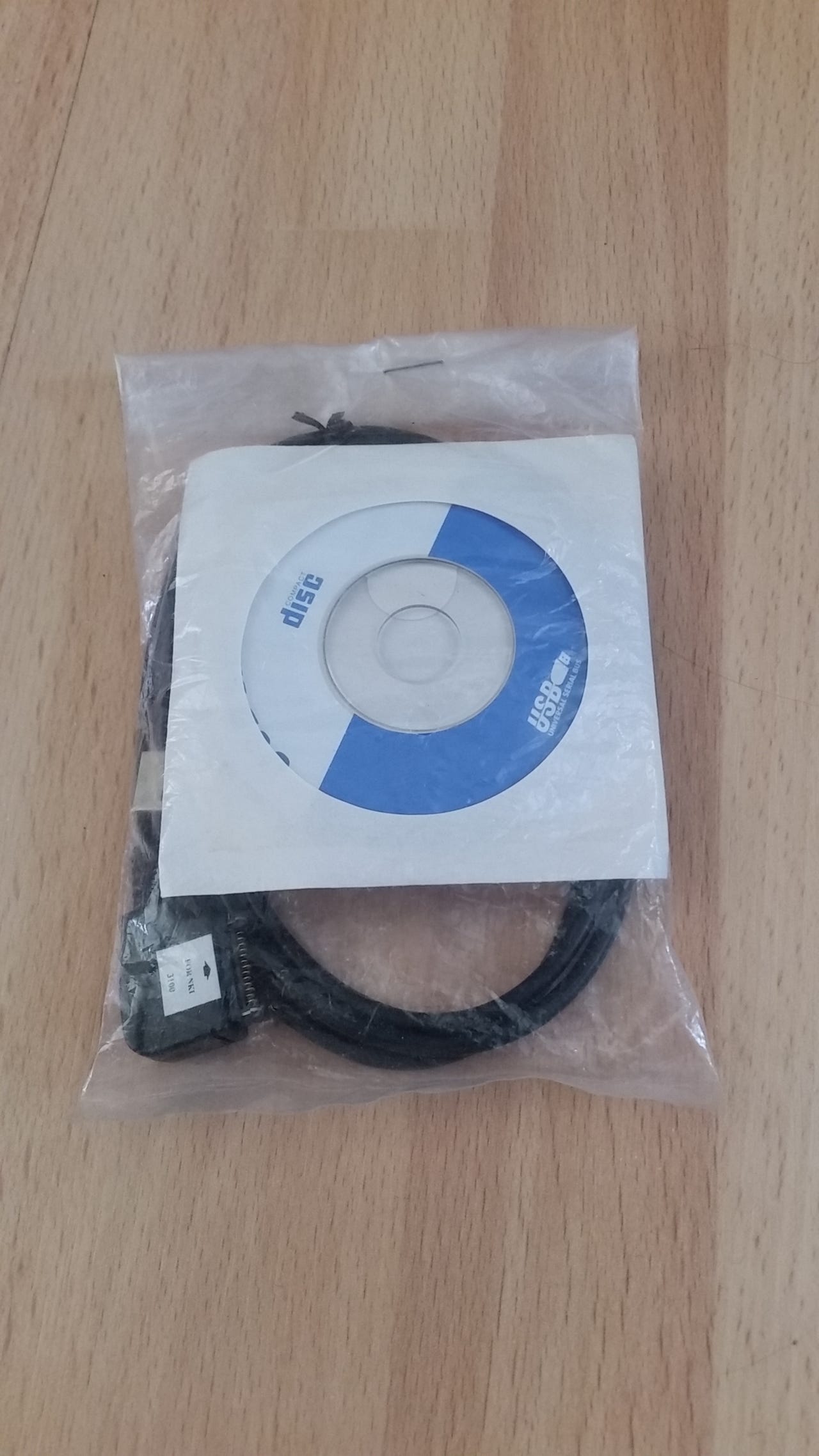 USB-datakaapeli Nokia 3100 ja CD