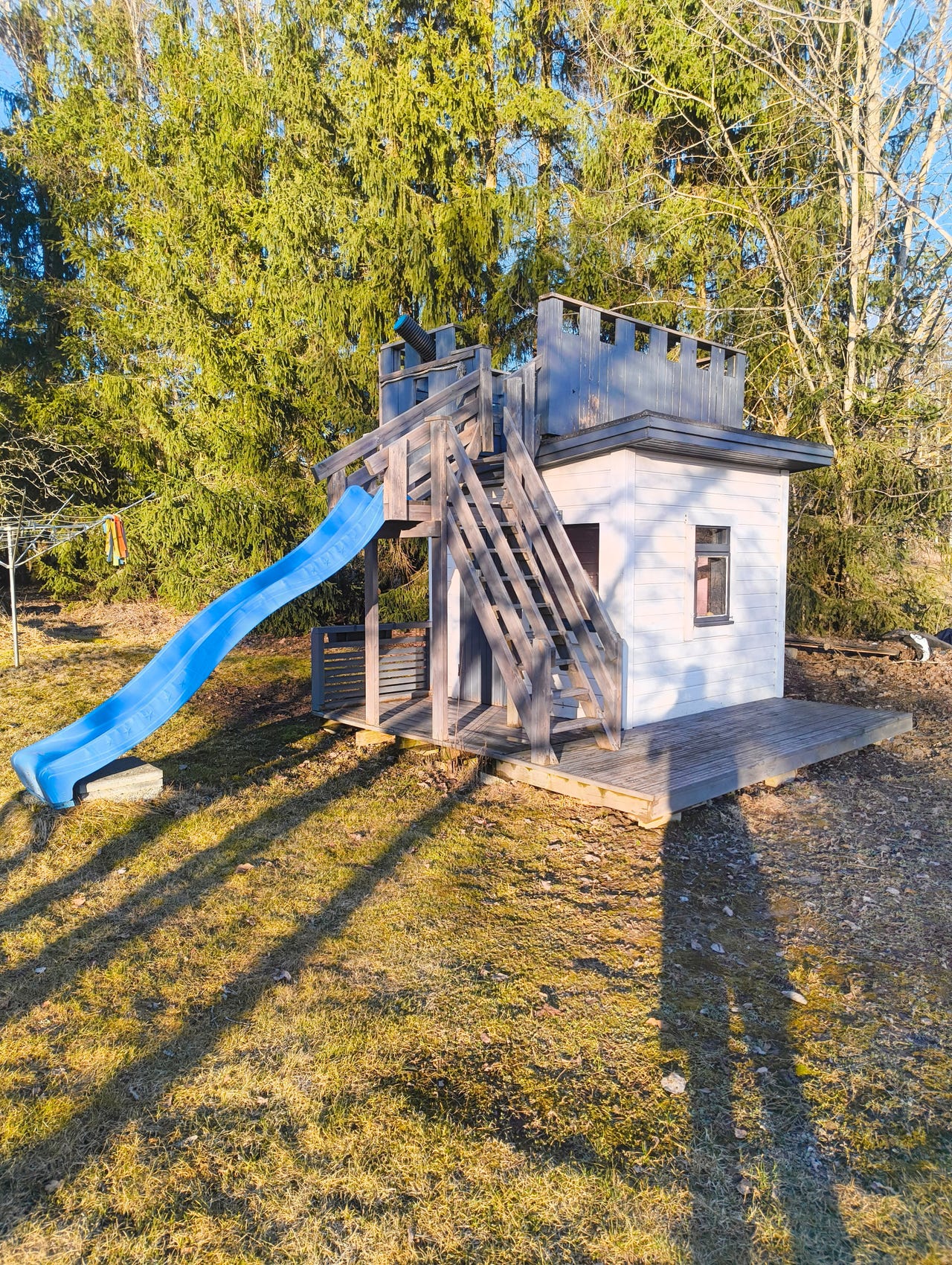 Iso 2-kerroksinen leikkimökki