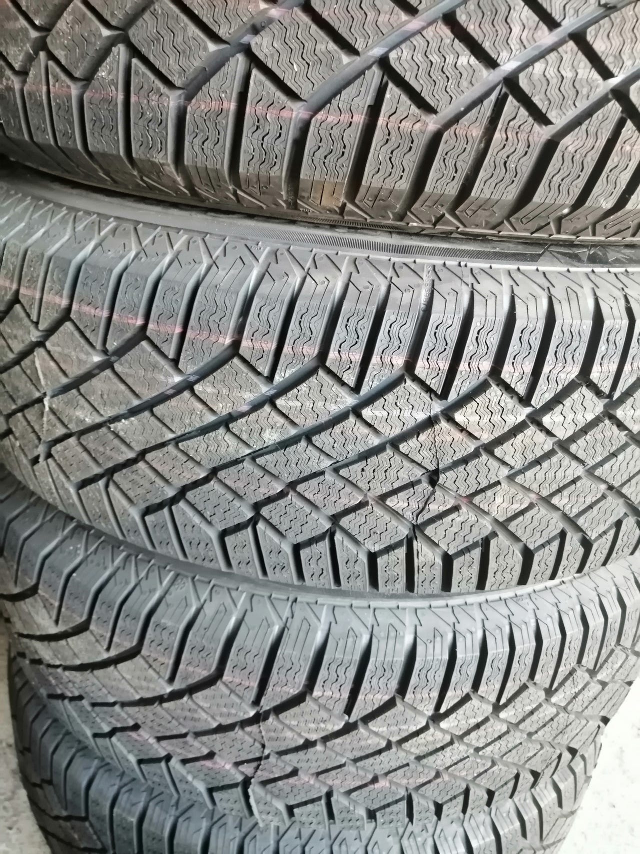 4 kpl 185/65r15 Continental 7 kitkat + Kia/Hyundai