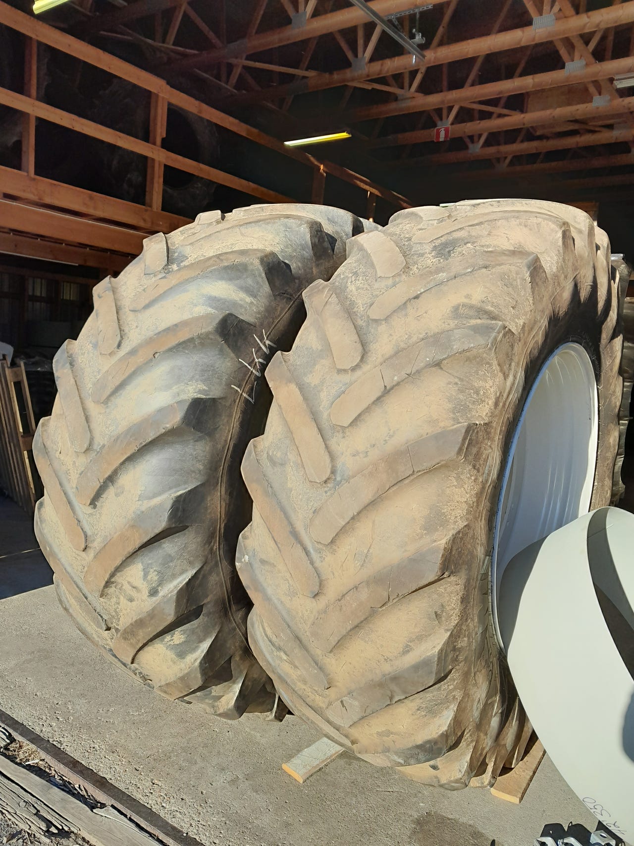 Paripyörät/Levikepyörät 710/75R42  Michelin
