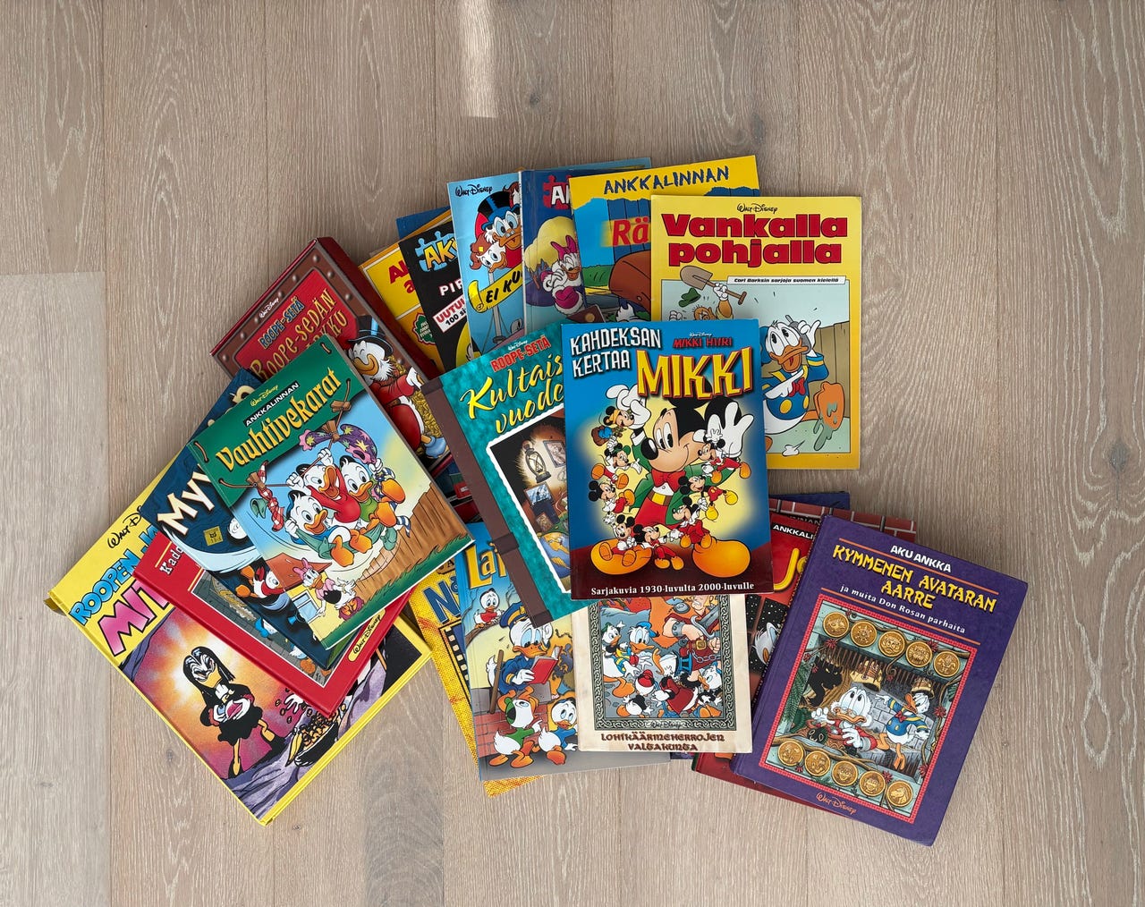 Disney-lukemista: Aku Ankka -sarjakuvakirjoja ja -lehtiä