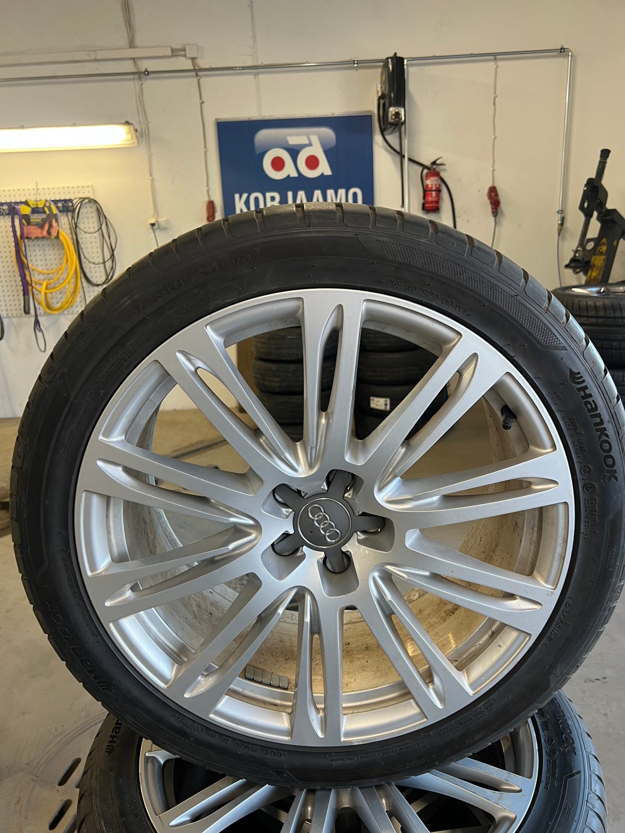 Audi A6 A8 20” Alumiinivannesarja 265/40 hankook renkailla  2018