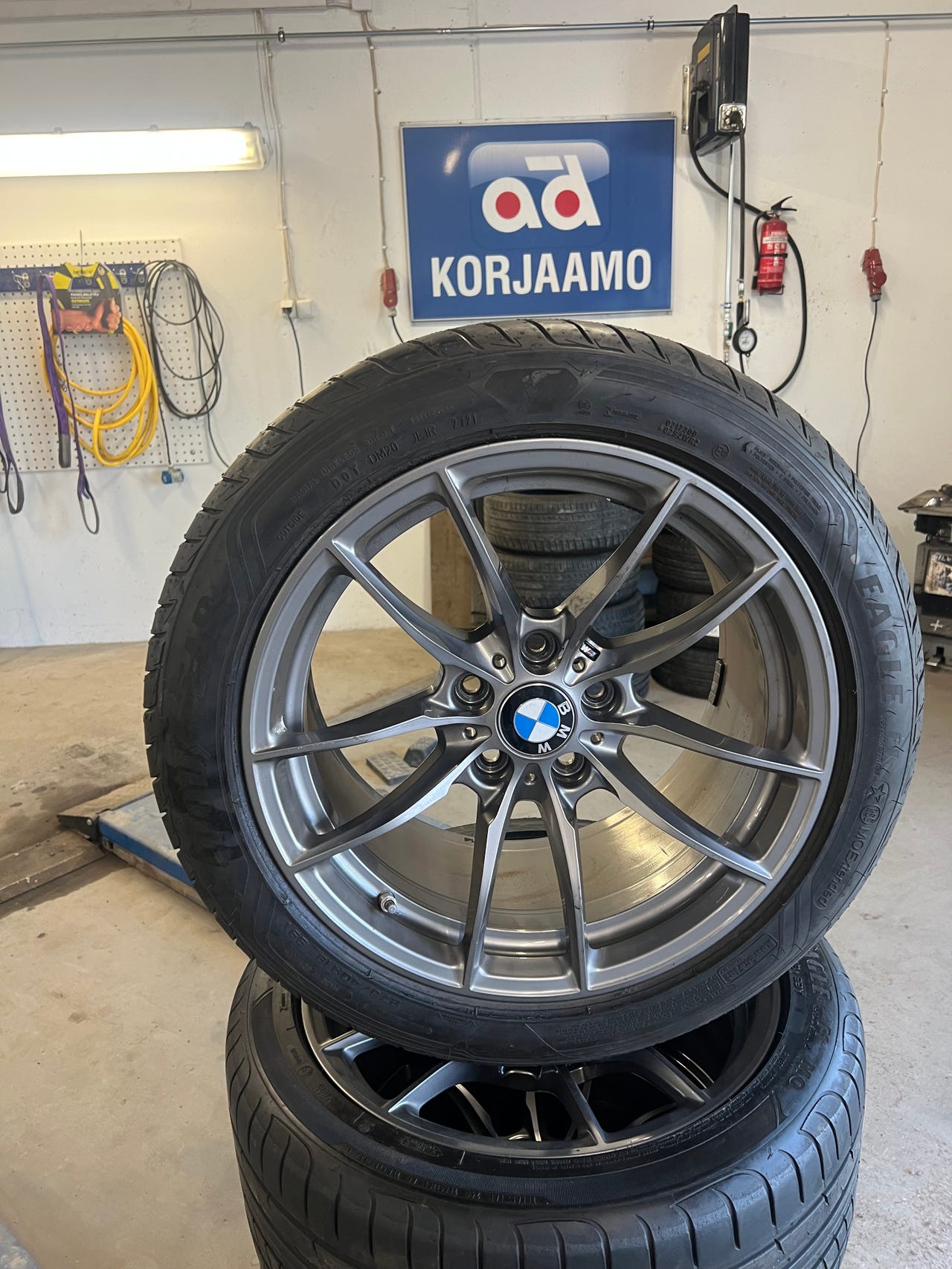 BMW M3 M4 F80 Alumiinivannesarja 18” goodyear kesärenkailla vm 20