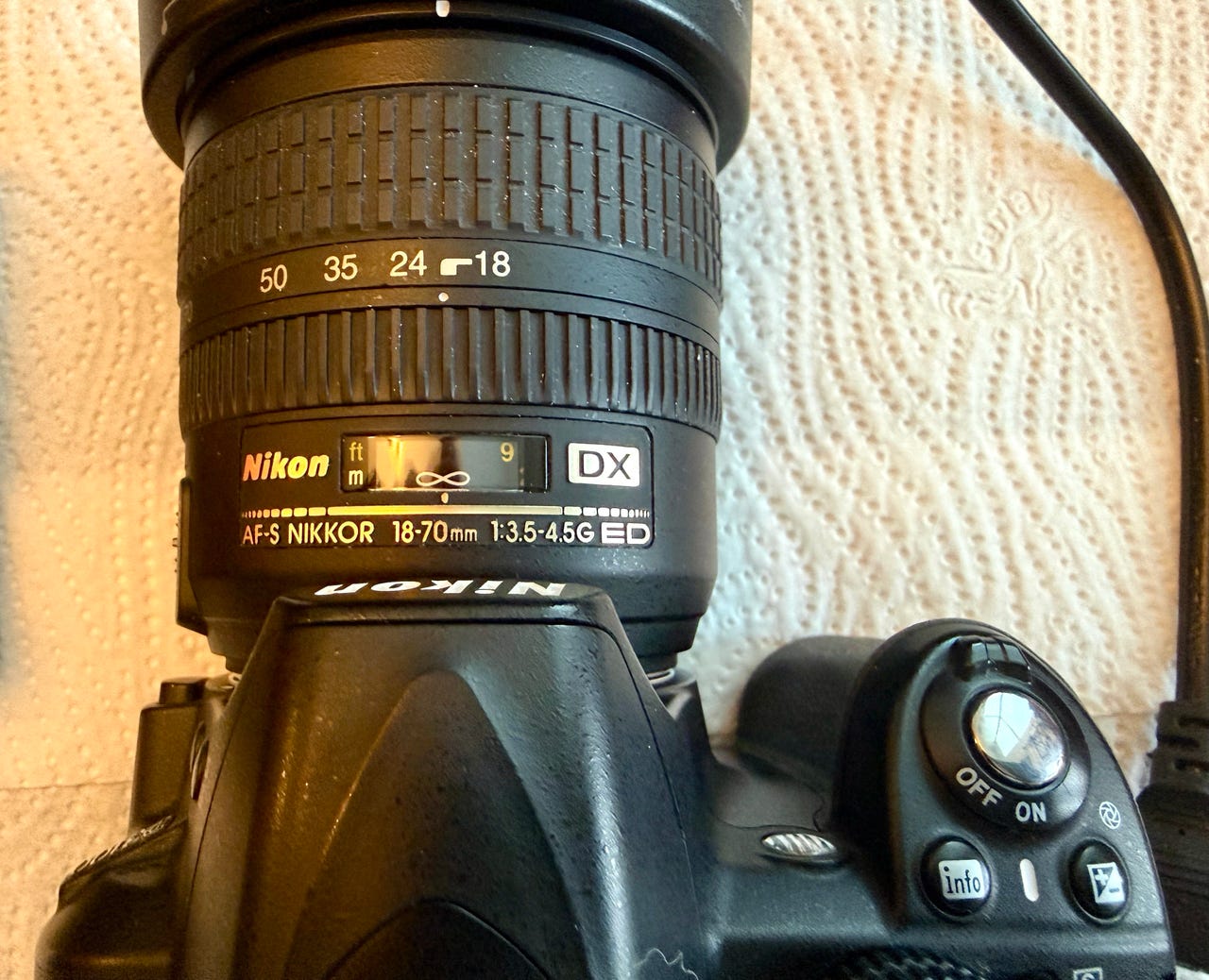 Nikon D3100 ja AF-S DX Nikkor 18–70mm f/3.5–4.5G ED -objektiivilla 