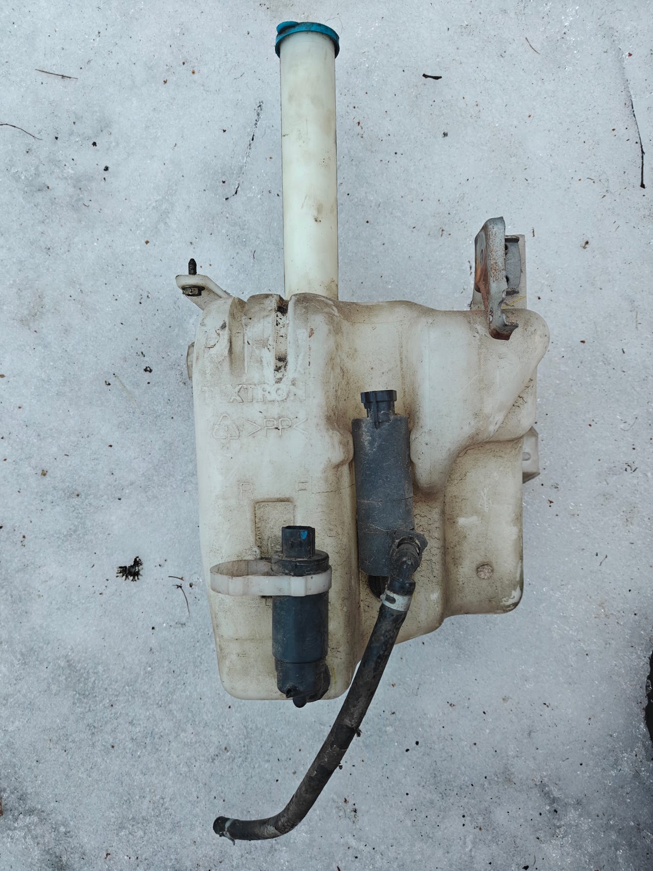 Toyota Avensis T25 lasinpesurin säiliö