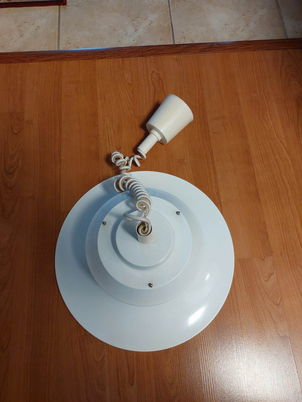Lampukas retro hissivalaisin