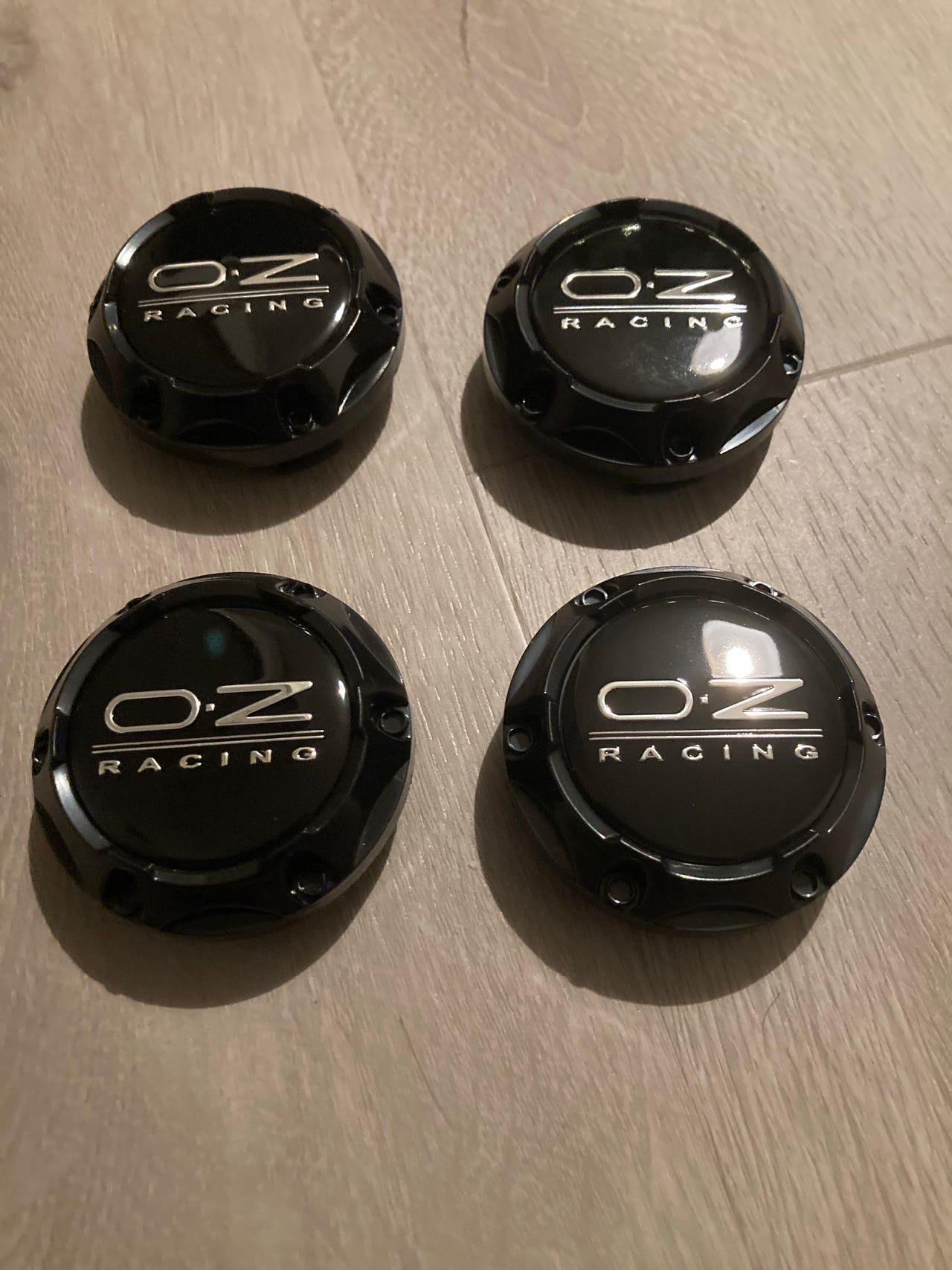 OZ Racing logolla keskikupit 64mm
