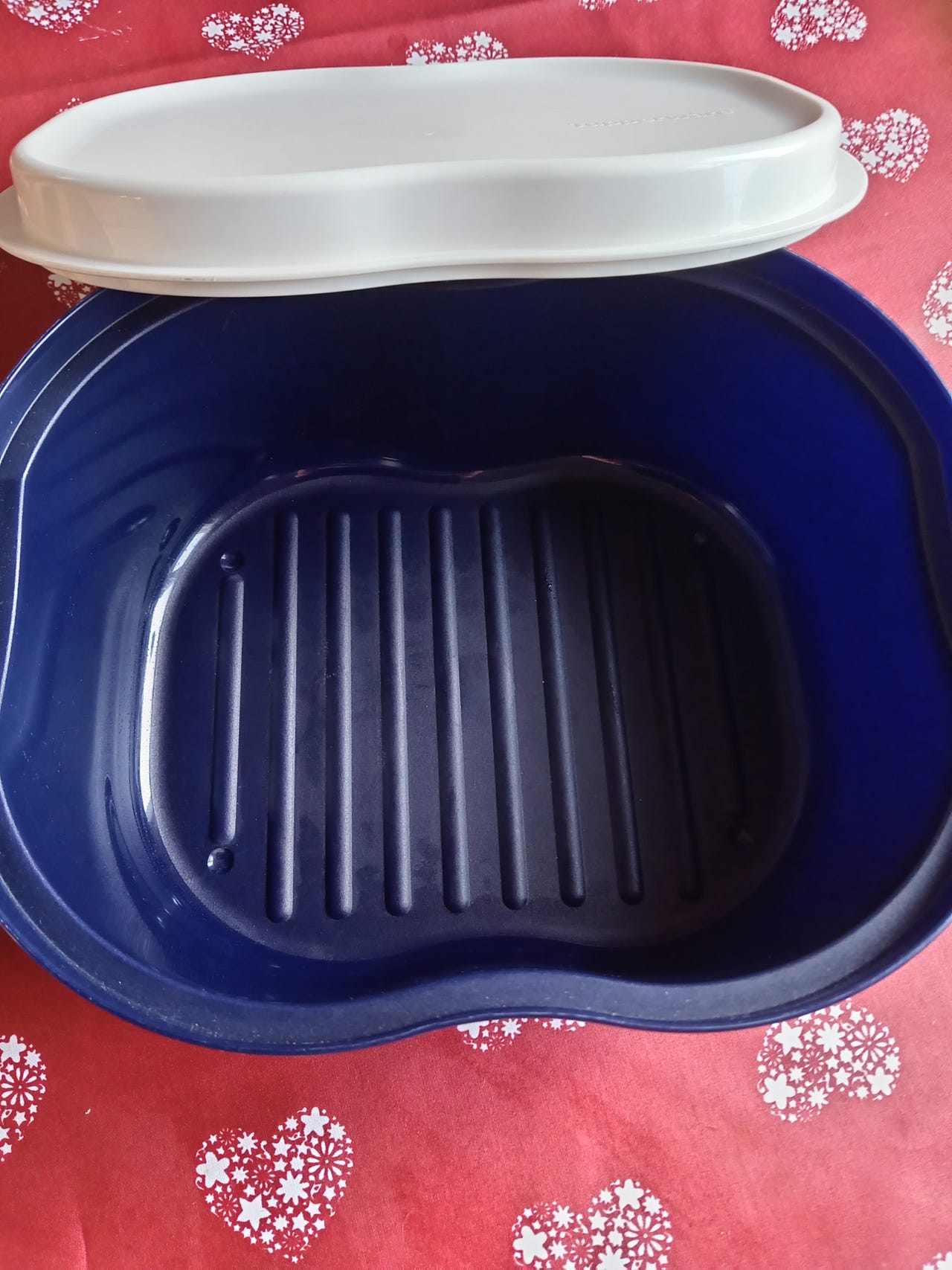 Tupperware pieni leipälaatikko