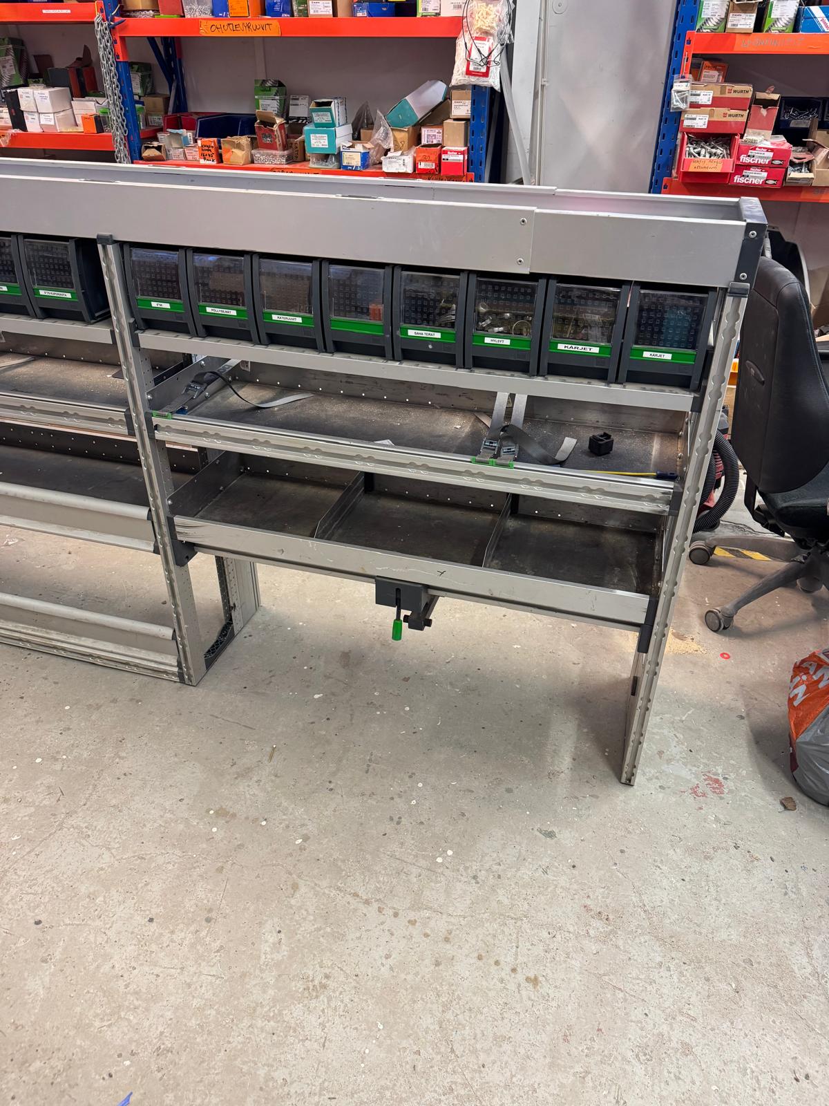 Bott hyllyjärjestelmä pakettiautoon