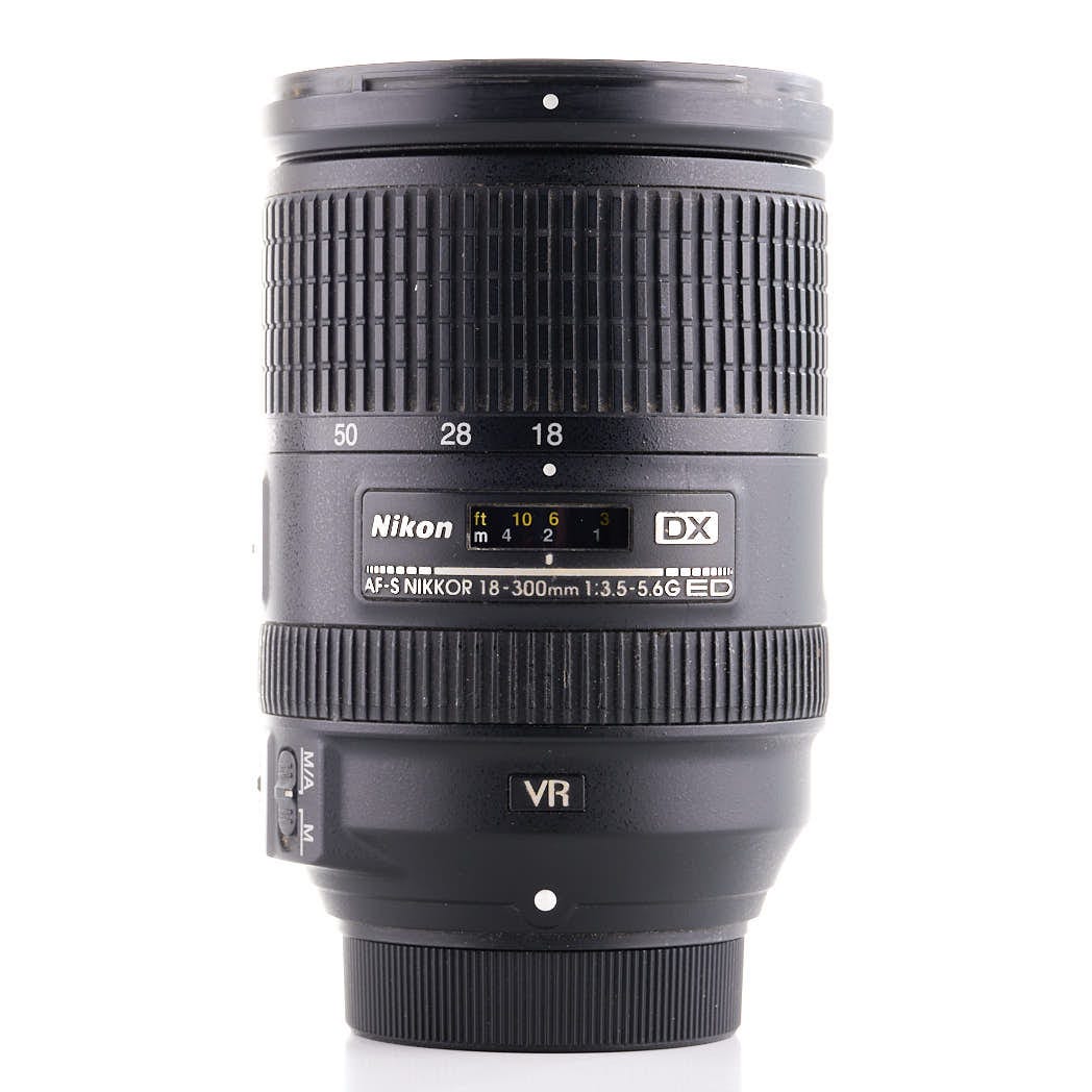 Nikon AF-S Nikkor 18-300mm f/3.5-6.3G DX ED VR -objektiivi (käyte