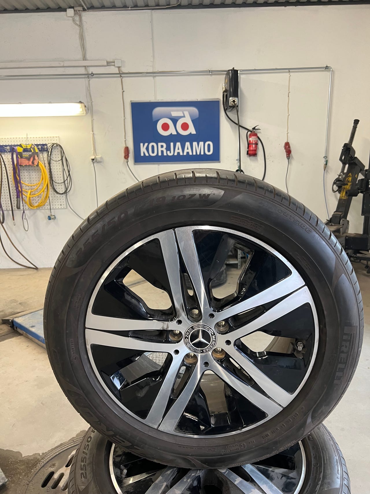MB GLE 19”Alumiinivanteet 255/50 19 SUV Kesärenkailla Nokia/Pirel