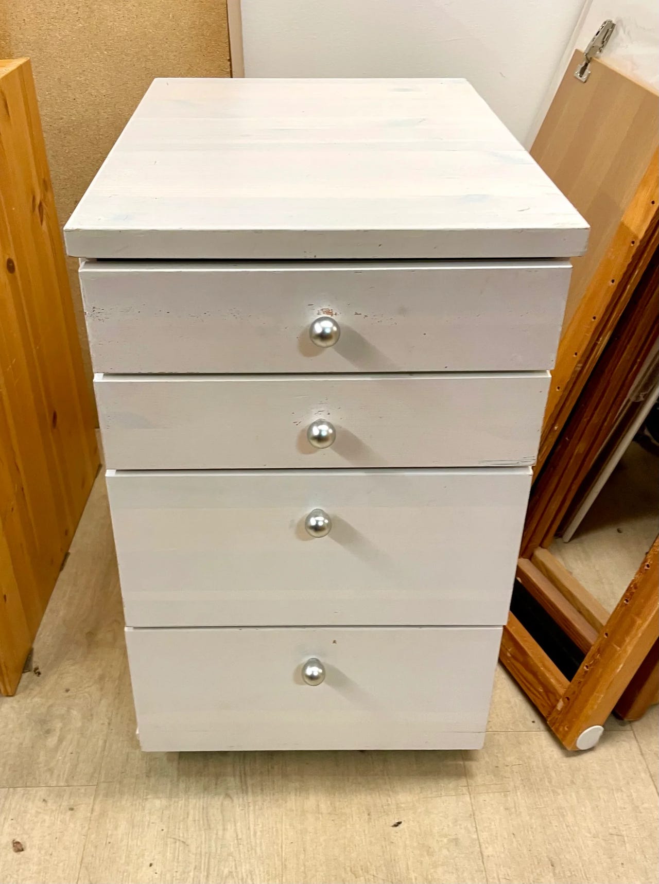 Lundia valkolakattu laatikosto 69x40x54 kxlxs pyörillä