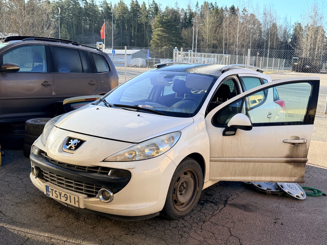 Peugeot 207SW 1.6 VTi (88 kW) bensa man varaosia