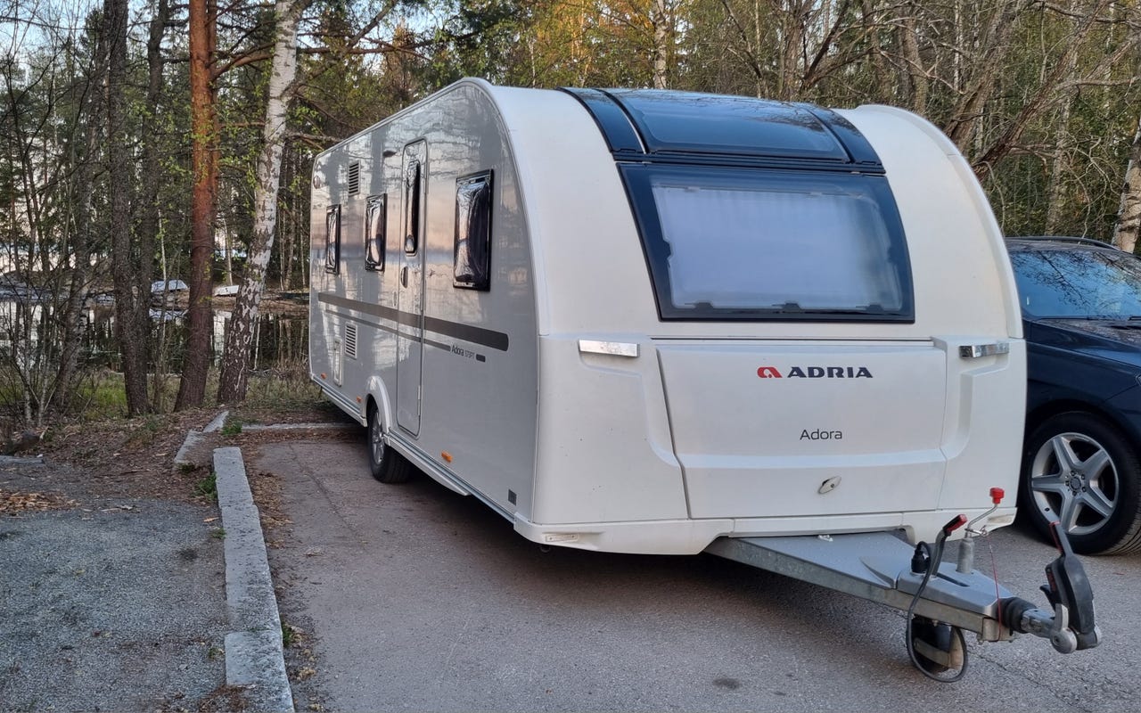 Elokuussa vapaana ilmastoitu asuntovaunu Adria Adora