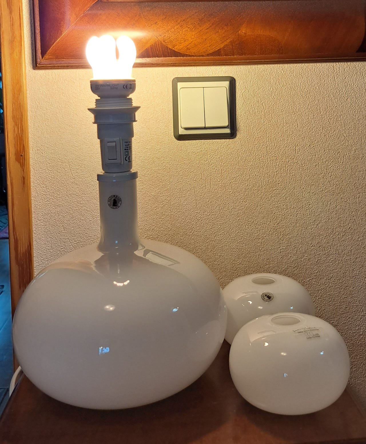 Ikean lasinen pöytälamppu