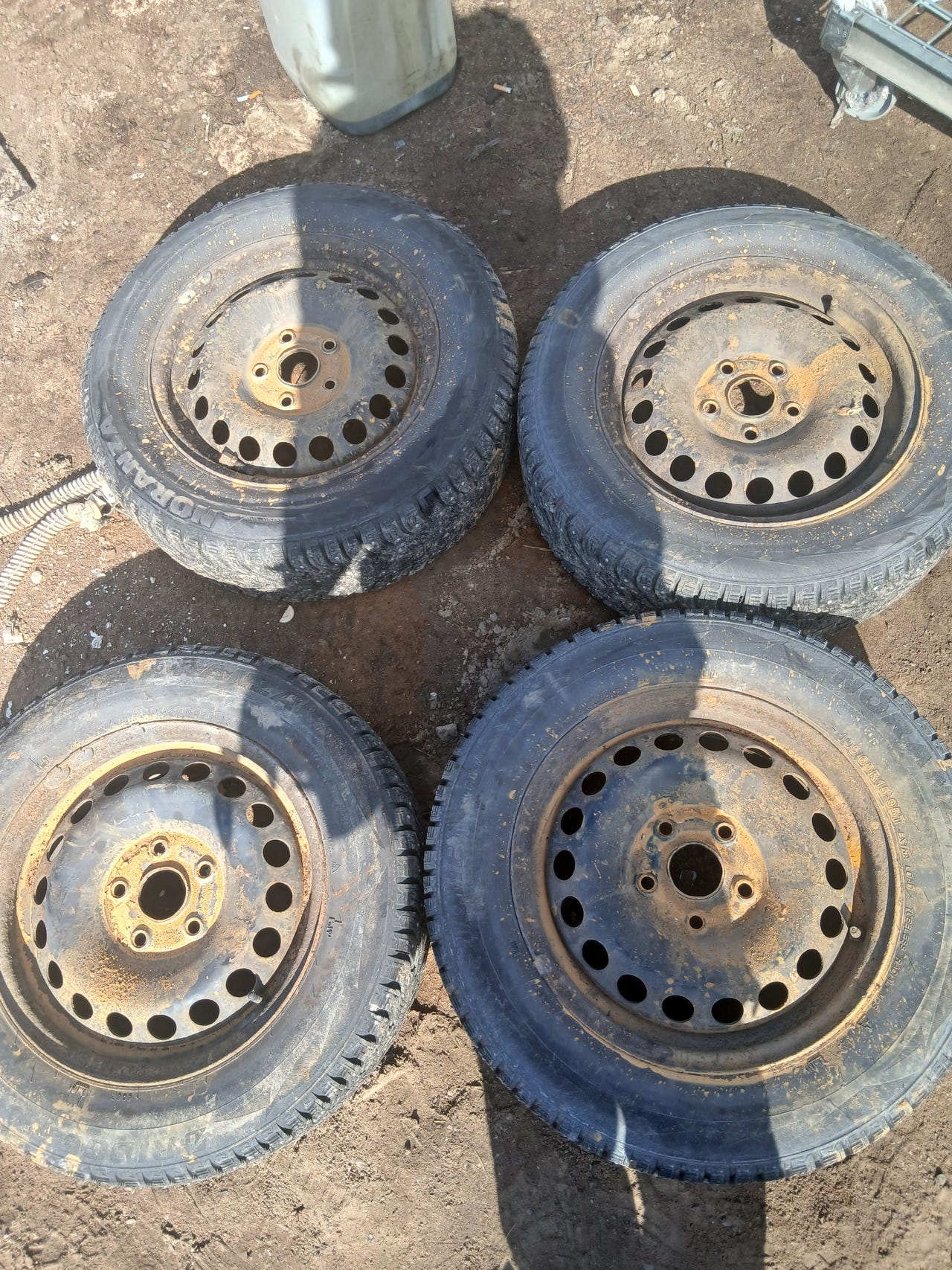 195/65r15 nasta renkaat peltivanteilla