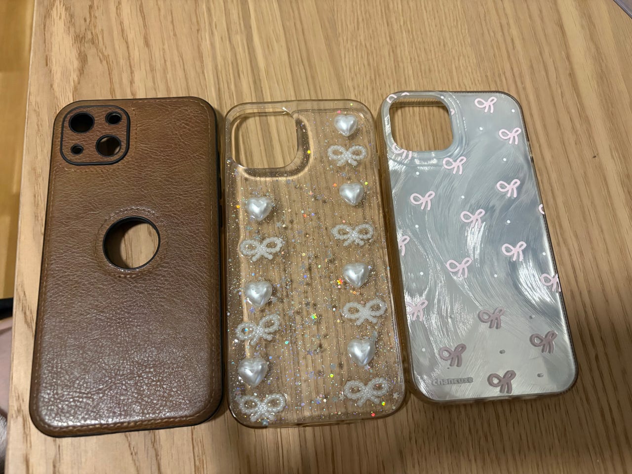 Kolmet iPhone 13 puhelinkuoret