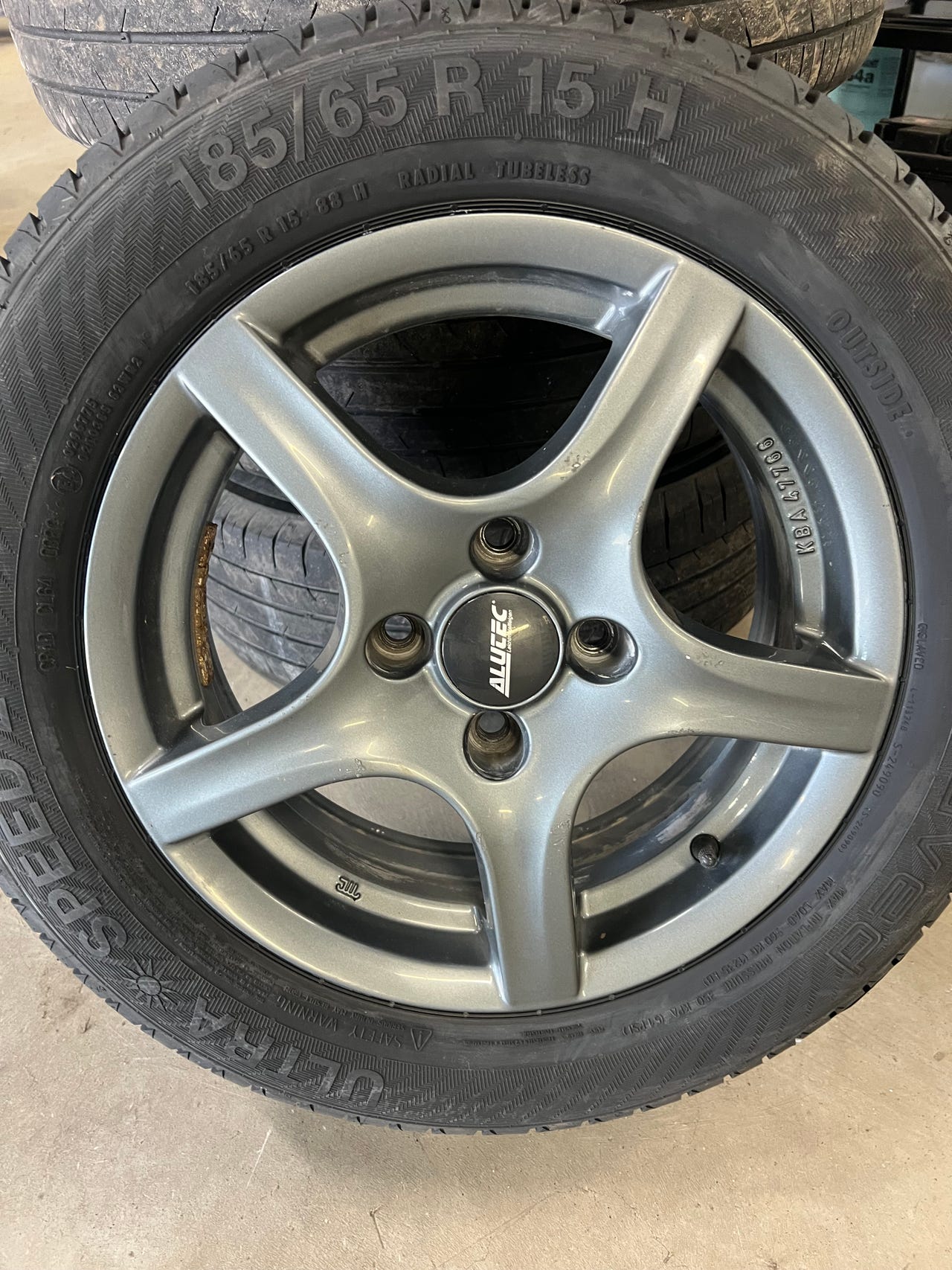 Ford Focus 4”108 mm Uudet 185/65 15 Gislaved alumiinivanteilla