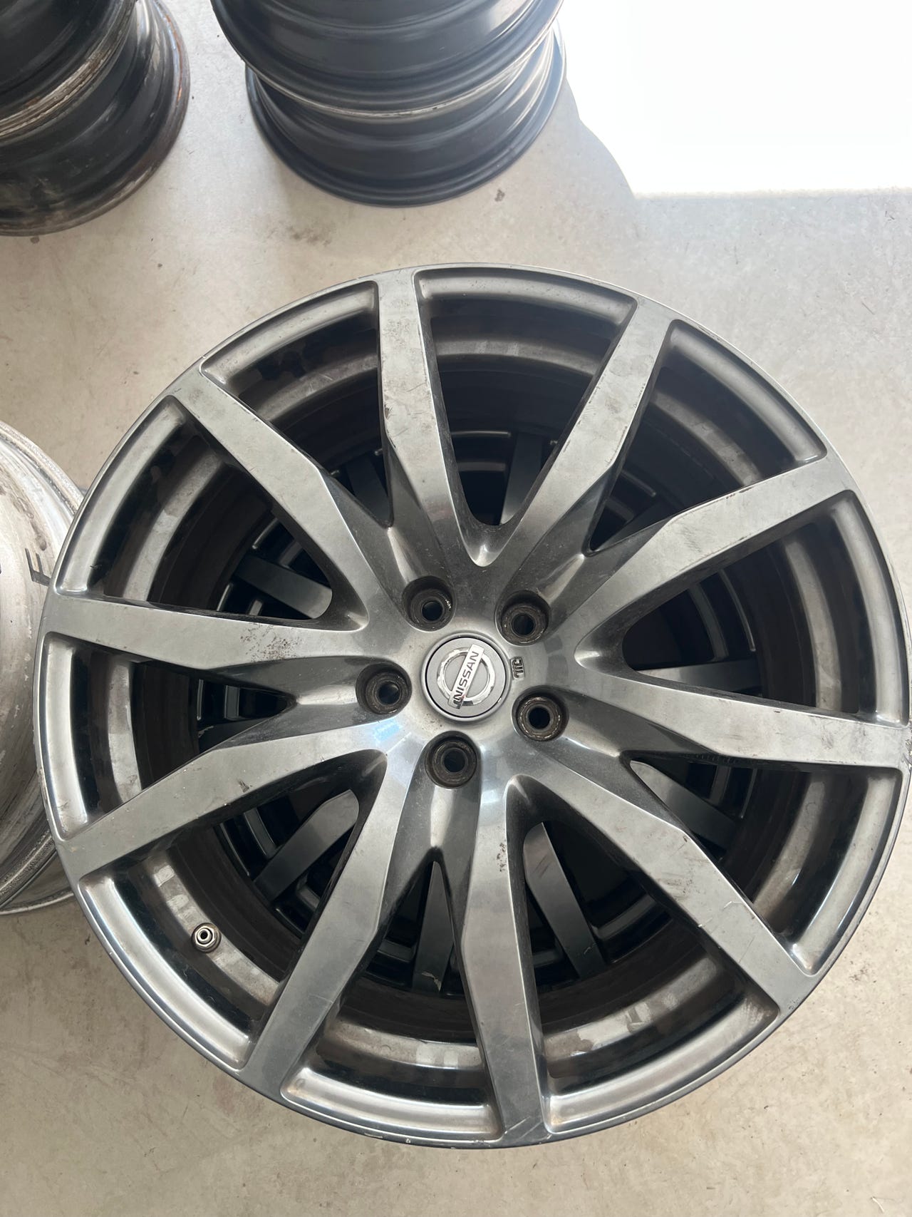 Nissan GTR 20” n Alumiivannesarja 9.5 eteen taakse 10.5