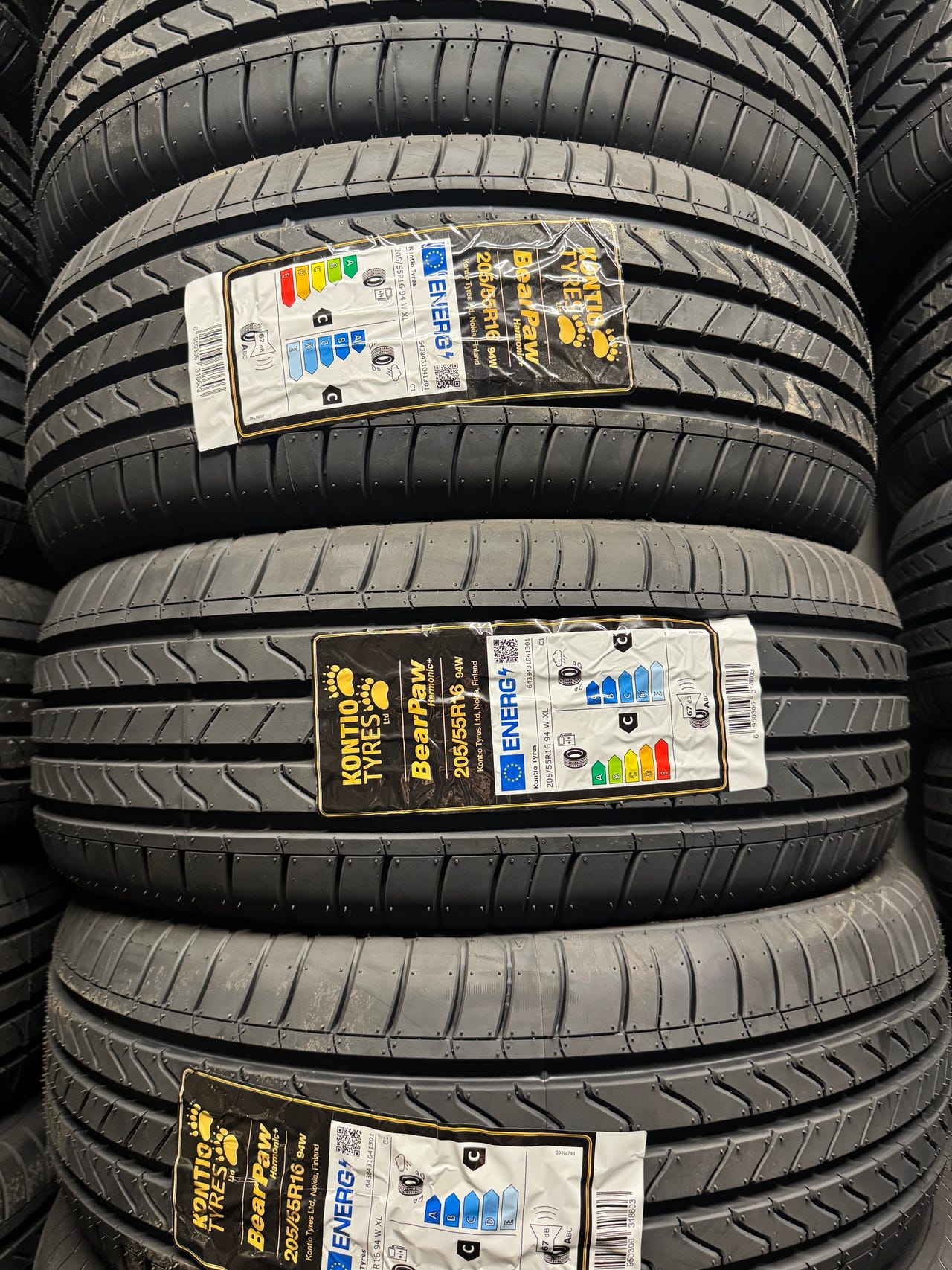 Kesärenkaat asennettuna 205/55R16 Kontio