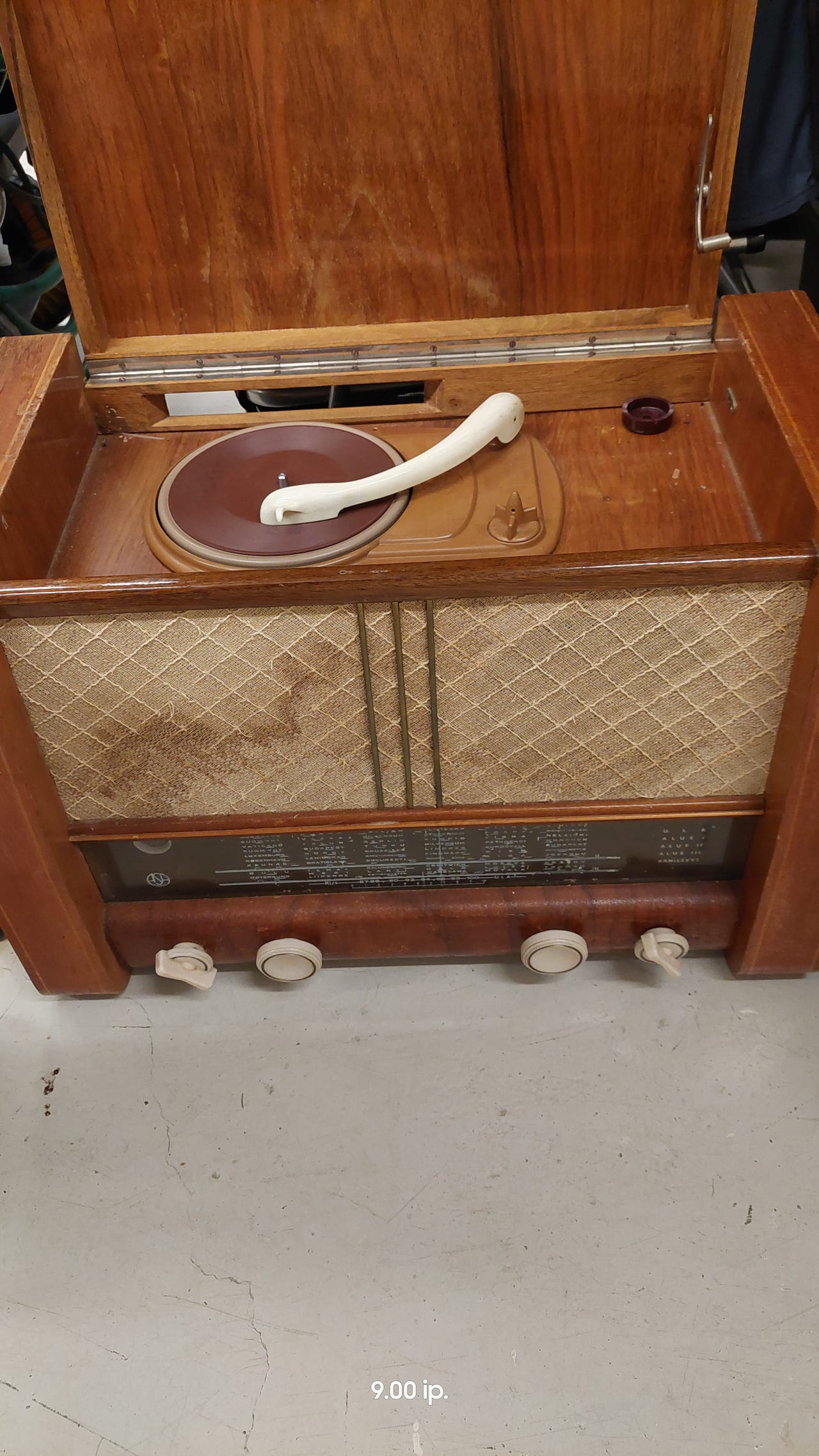 Vanha radio/levysoitin