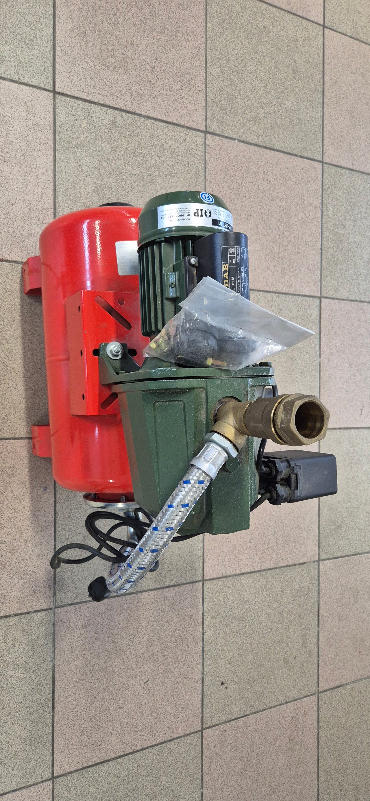 Vesiautomaatti IP JET 81 900w