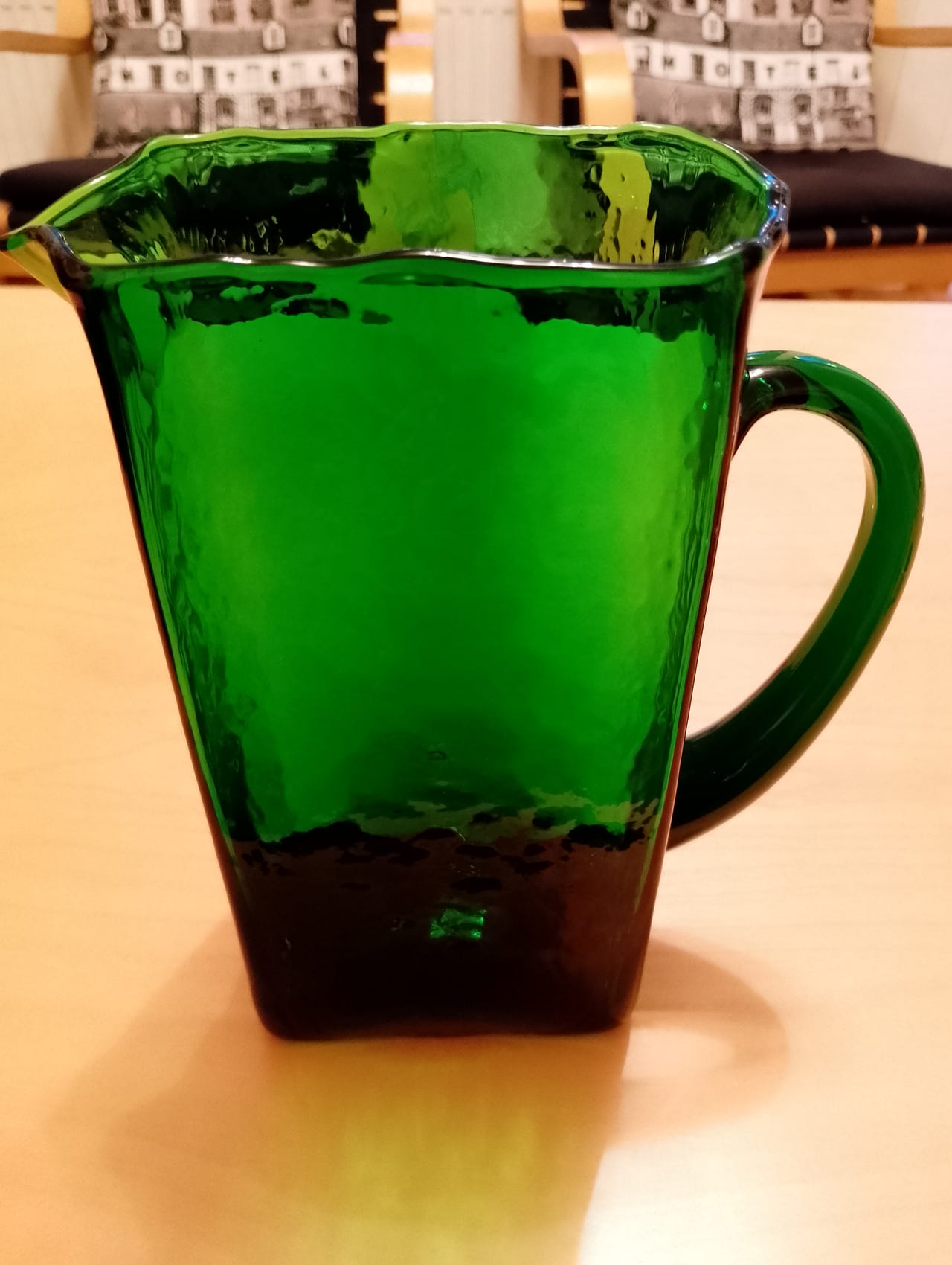 Vihreä Tarbeklaas kannu, Eino Mäelt