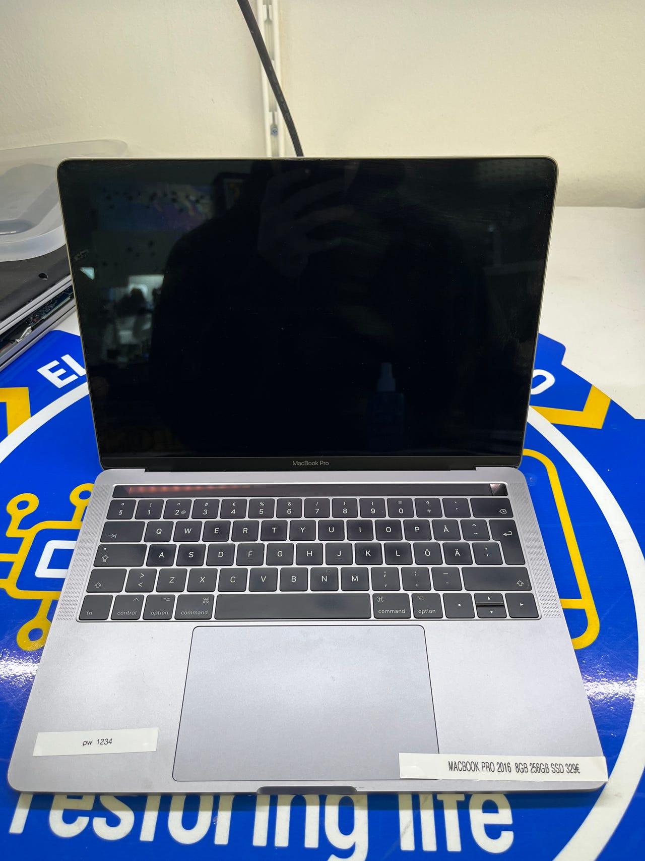 MacBook Pro 2016 8GB 256GB SSD – 329€ – 12kk takuu