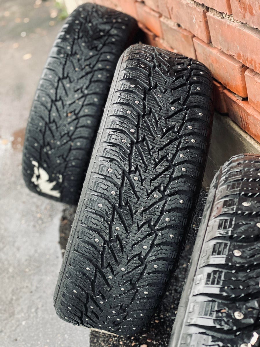 Nastarenkaat Bridgestone Noranza 001 DOT 2016 215/60 R17 100 T T