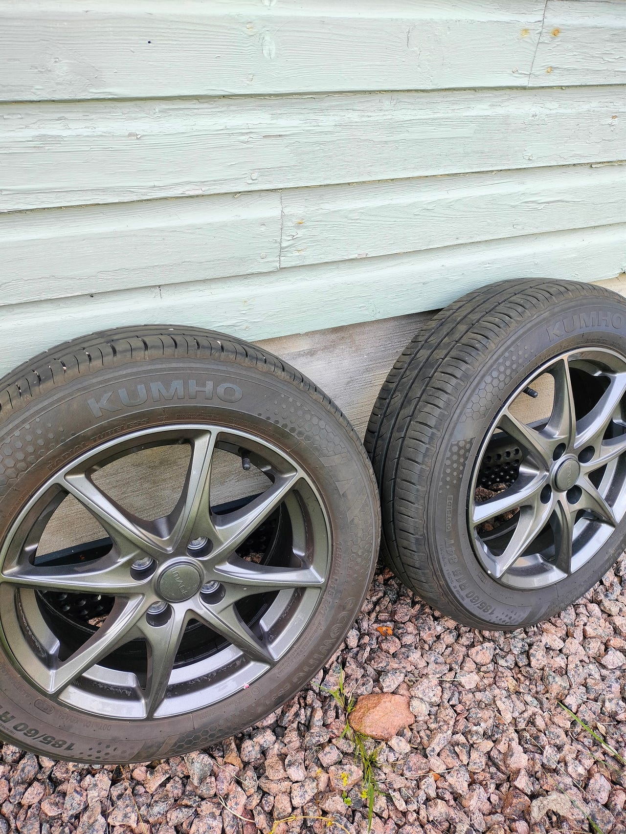 Uudenveroiset Kumho Ecowing kesärenkaat uusilla alumiinivanteilla